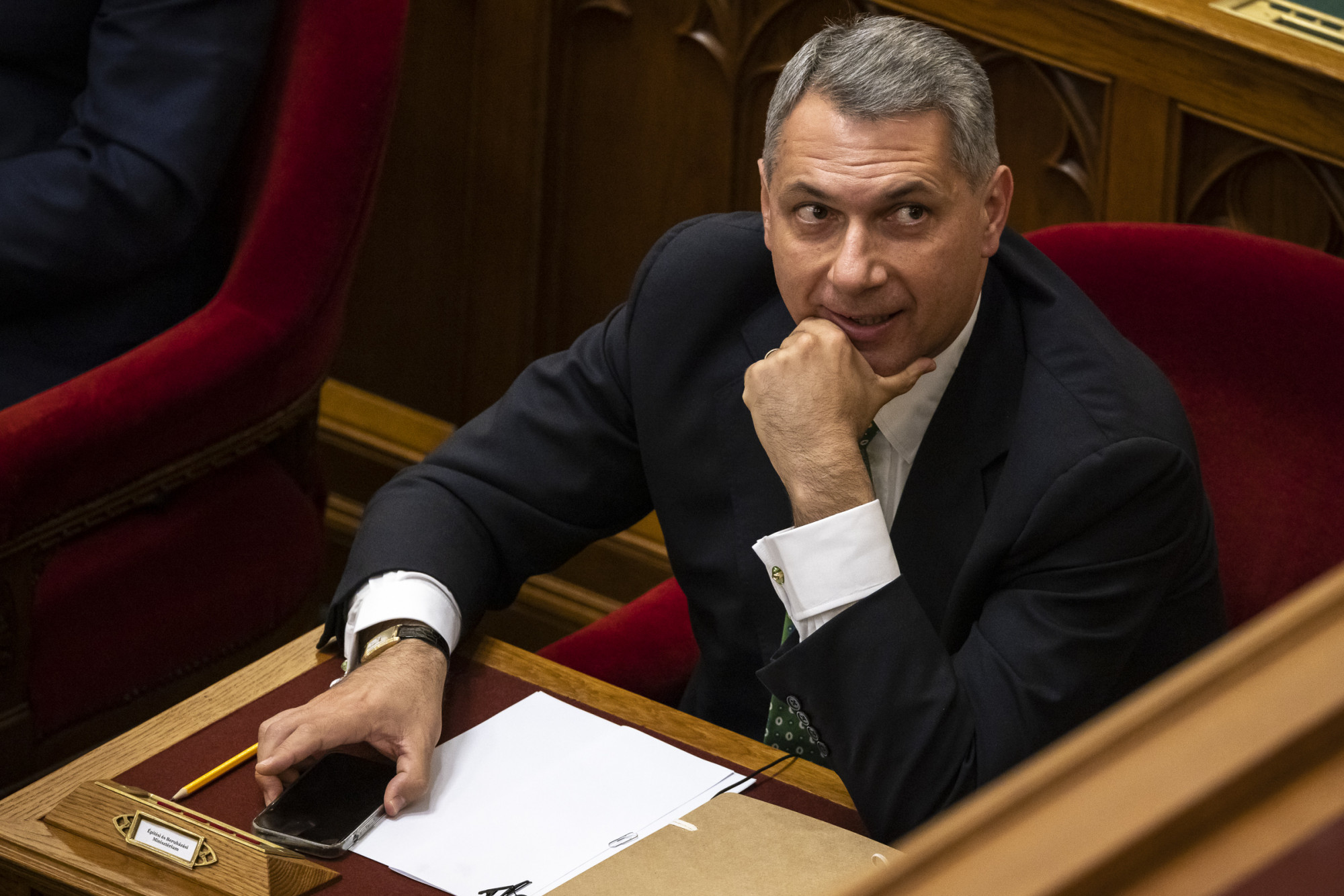 Orbán Lázárra bízta az autópálya-koncessziók kezelését