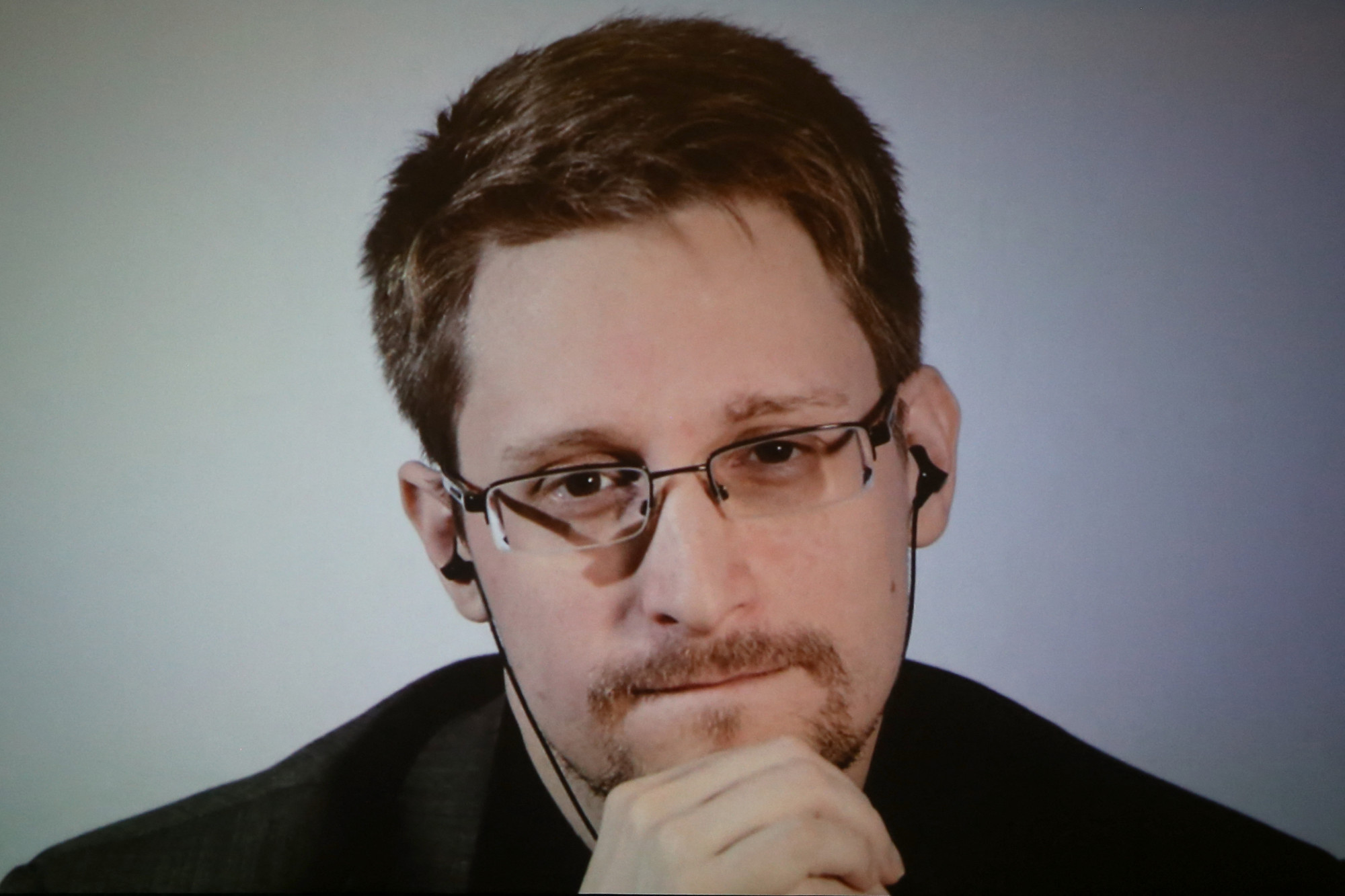 Putyin megadta az orosz állampolgárságot Edward Snowdennek