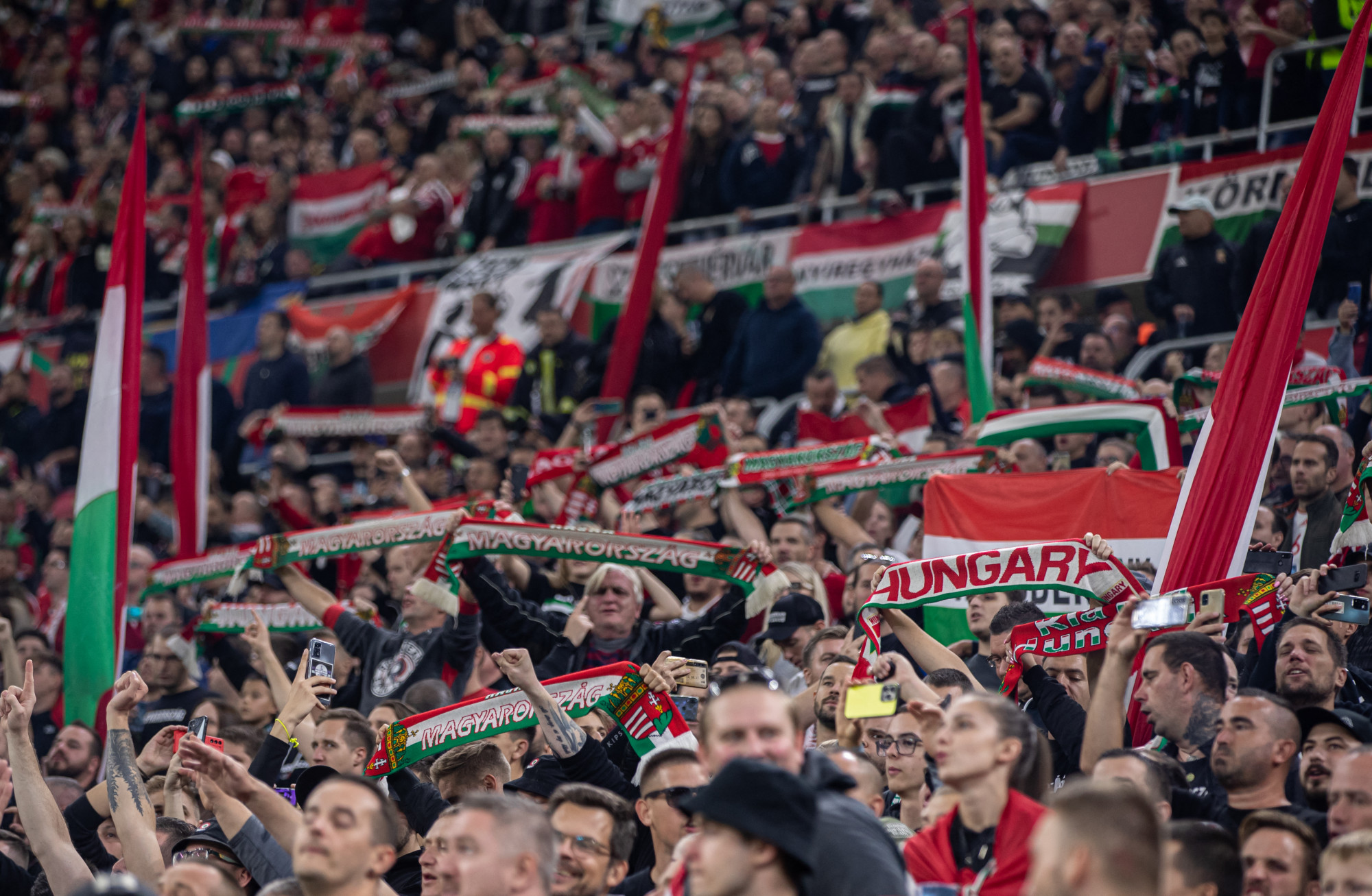 Csányinak sikerült elfogadtatnia az UEFA-val a Nagy-Magyarország jelképet és az árpádsávos zászlót