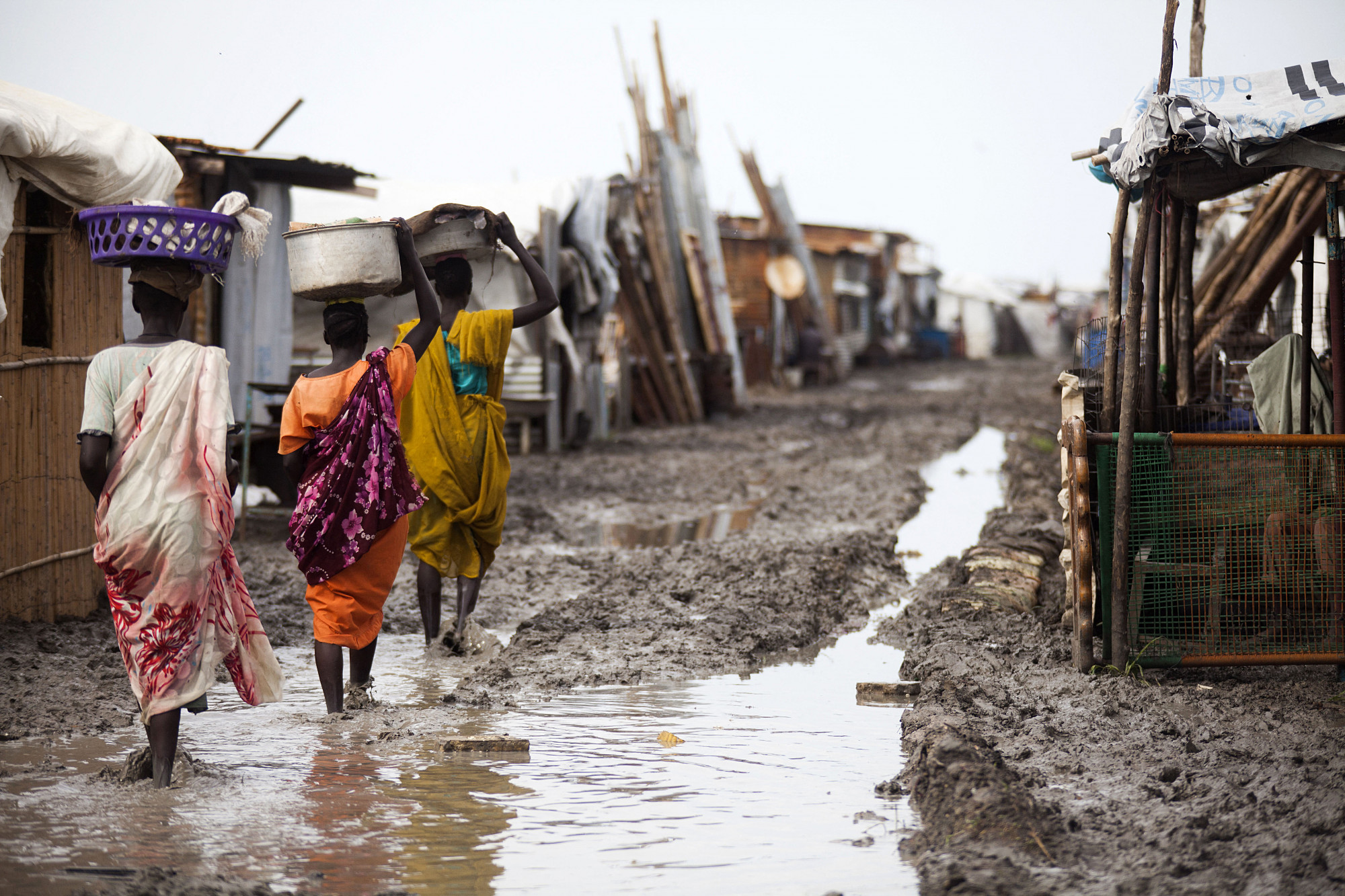 Évek óta erőszakolják az ENSZ békefenntartói a dél-szudáni menekülttáborokban élő nőket