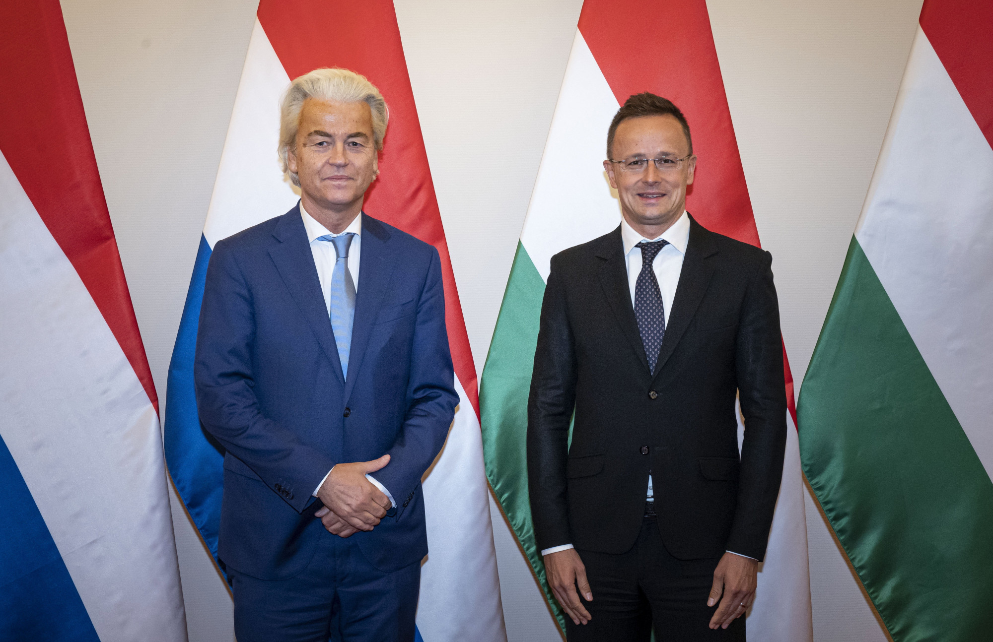 Itt a bizonyíték arra, hogy Orbánéknak vannak barátaik Európában: Szijjártó kitüntette Geert Wilderst