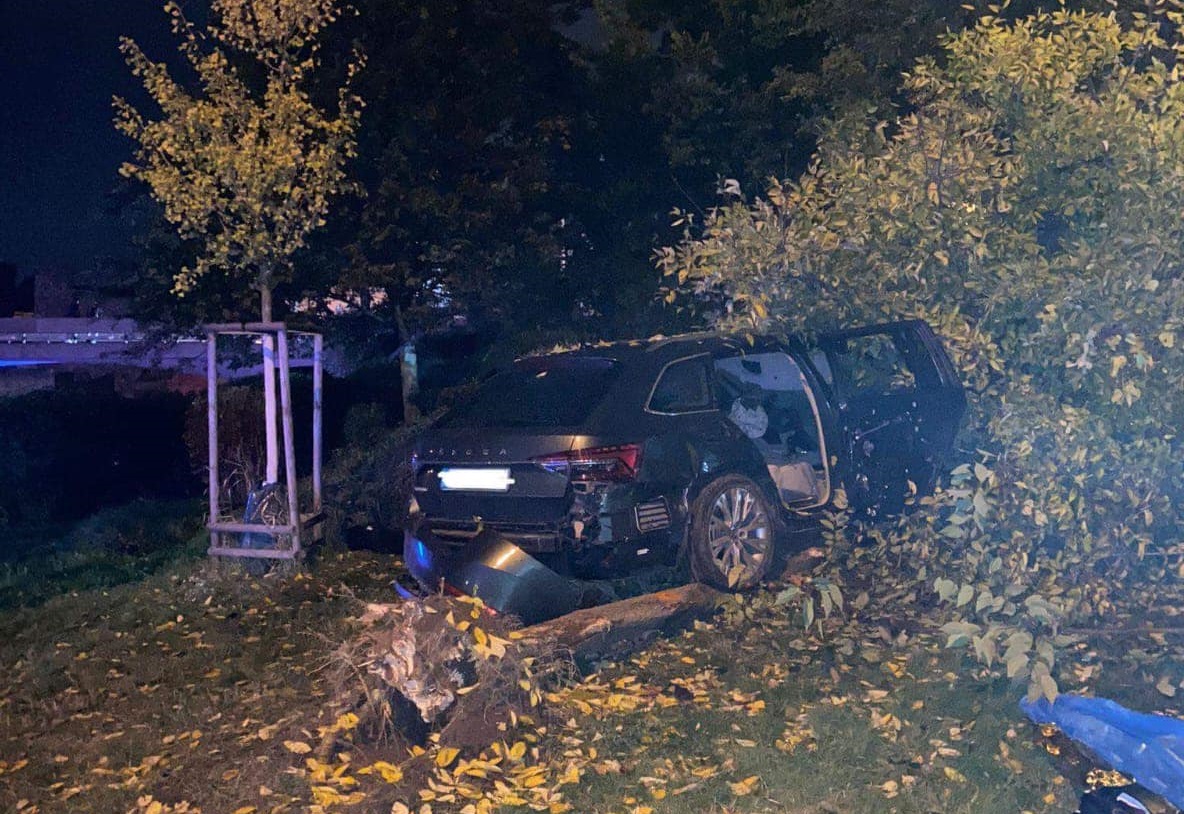 Autó hajtott egy buszmegállóba Pozsonyban, öten meghaltak