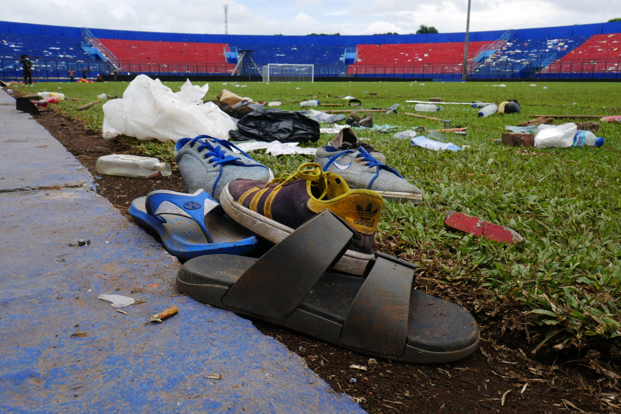 Lebontják és újjáépítik azt a stadiont Indonéziában, ahol egy meccs után több mint 130 embert tapostak agyon