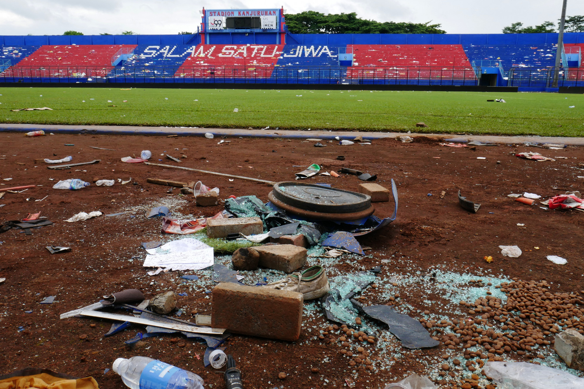 Pert indítottak az indonéz stadionbaleset áldozatainak hozzátartozói