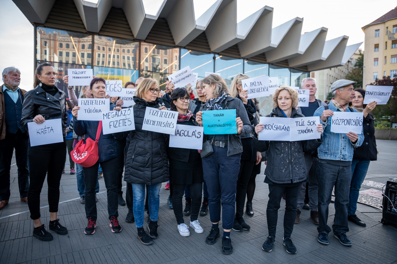 Még fotók a Széll Kálmán térről