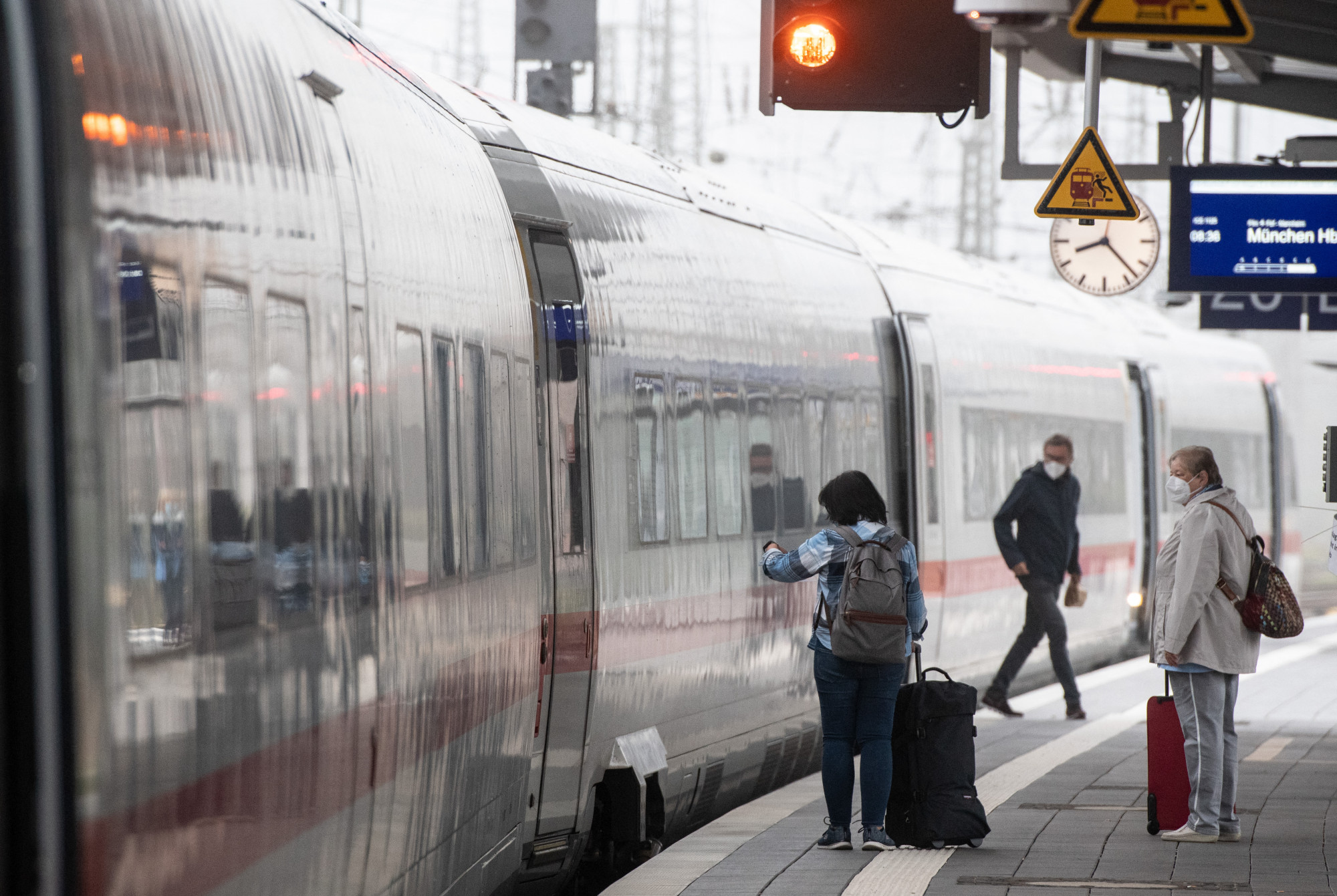Szabotázs miatt három órán át állt a vonatközlekedés Észak-Németországban