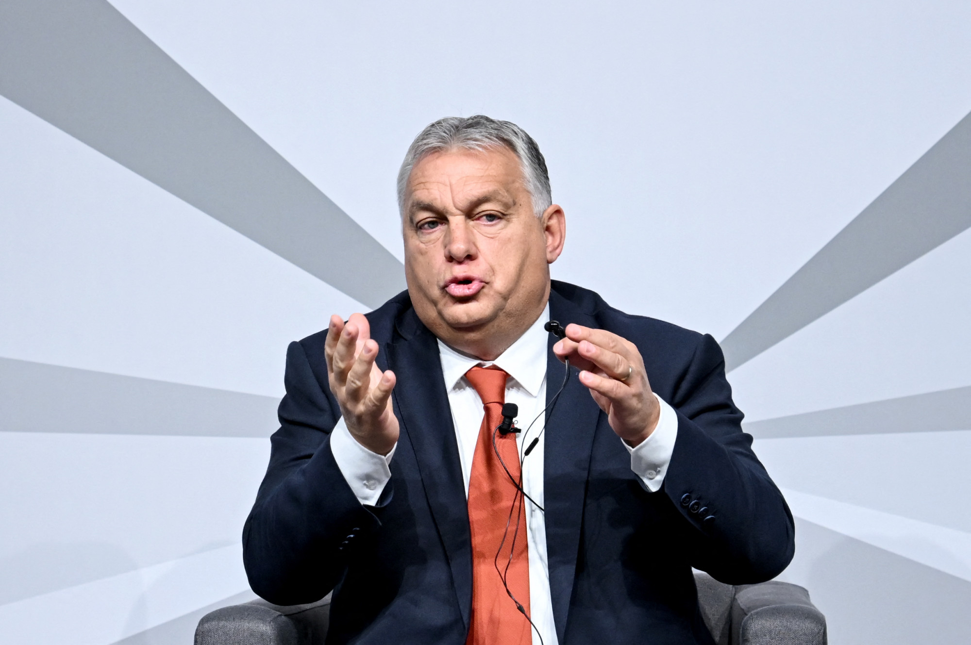3 súlyos ellentmondás a háborúról Orbán berlini előadásában