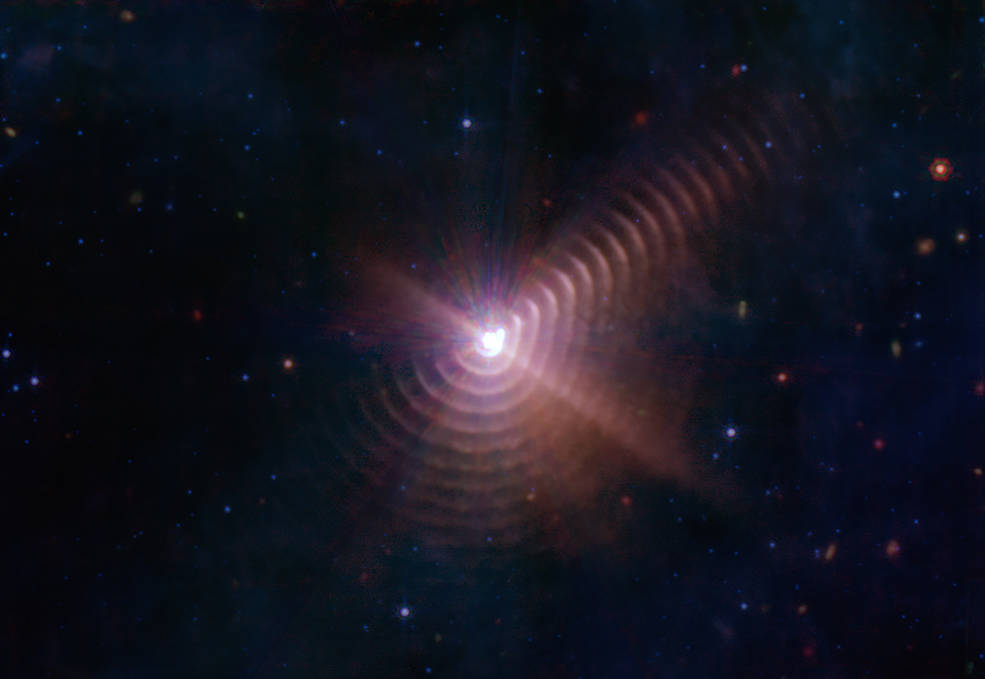 17 koncentrikus gyűrűből álló kozmikus ujjlenyomatot hozott létre a két csillag találkozása
