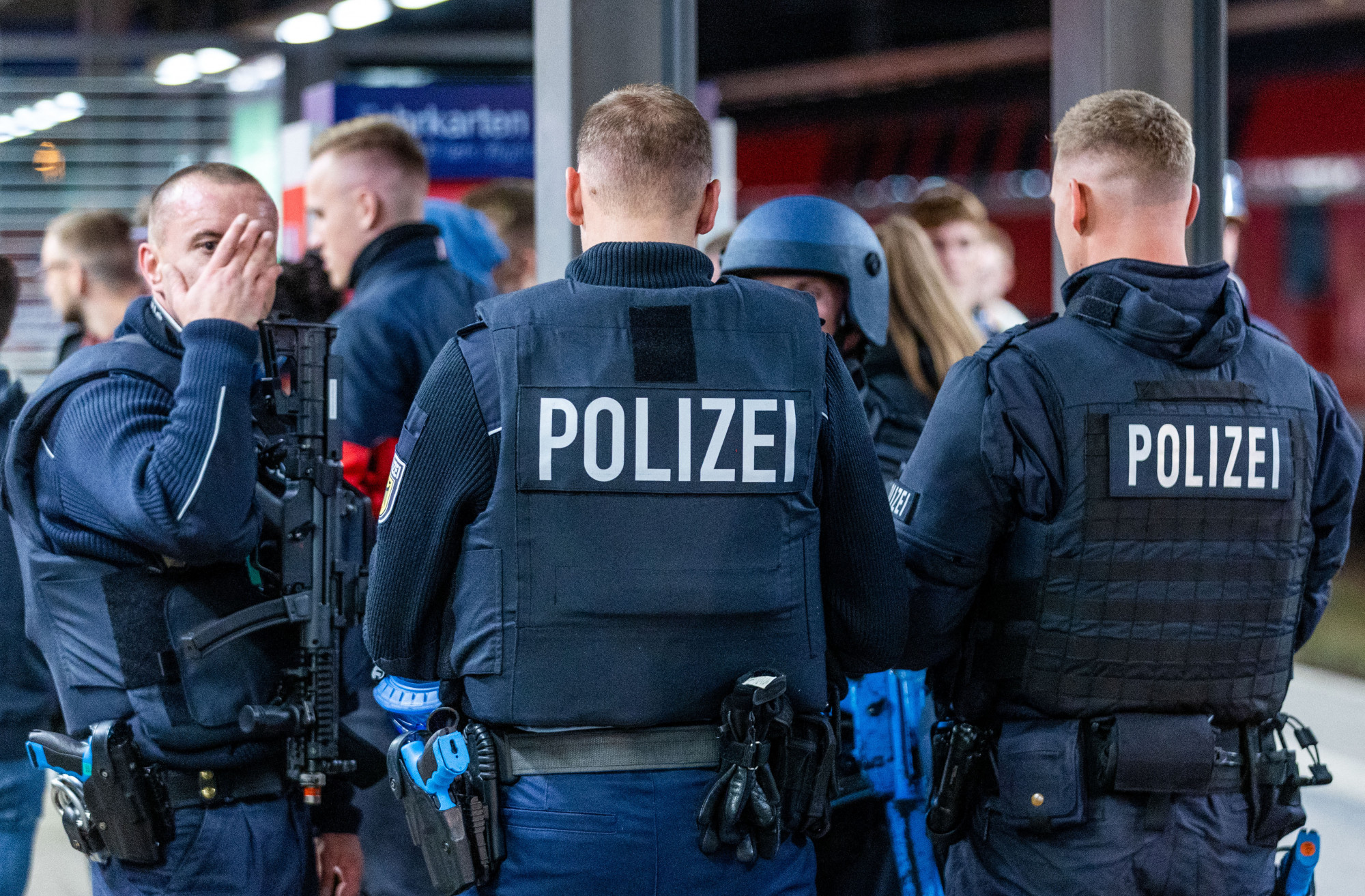 Letartóztattak egy 75 éves nőt Németországban, aki egy szélsőjobboldali csoport terrorakcióit szervezte meg