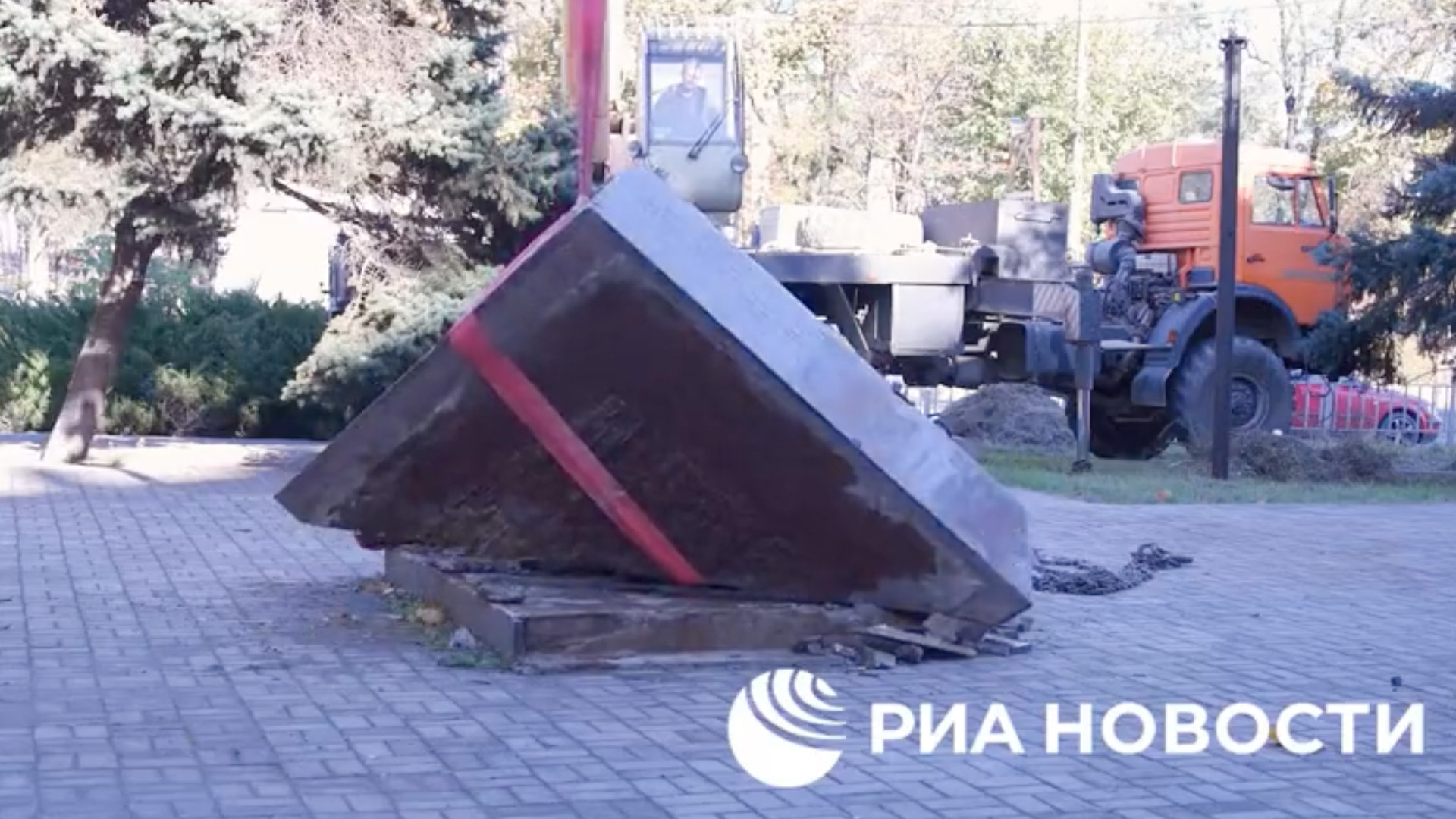 Elbontották a holodomor-emlékművet a megszállók Mariupolban