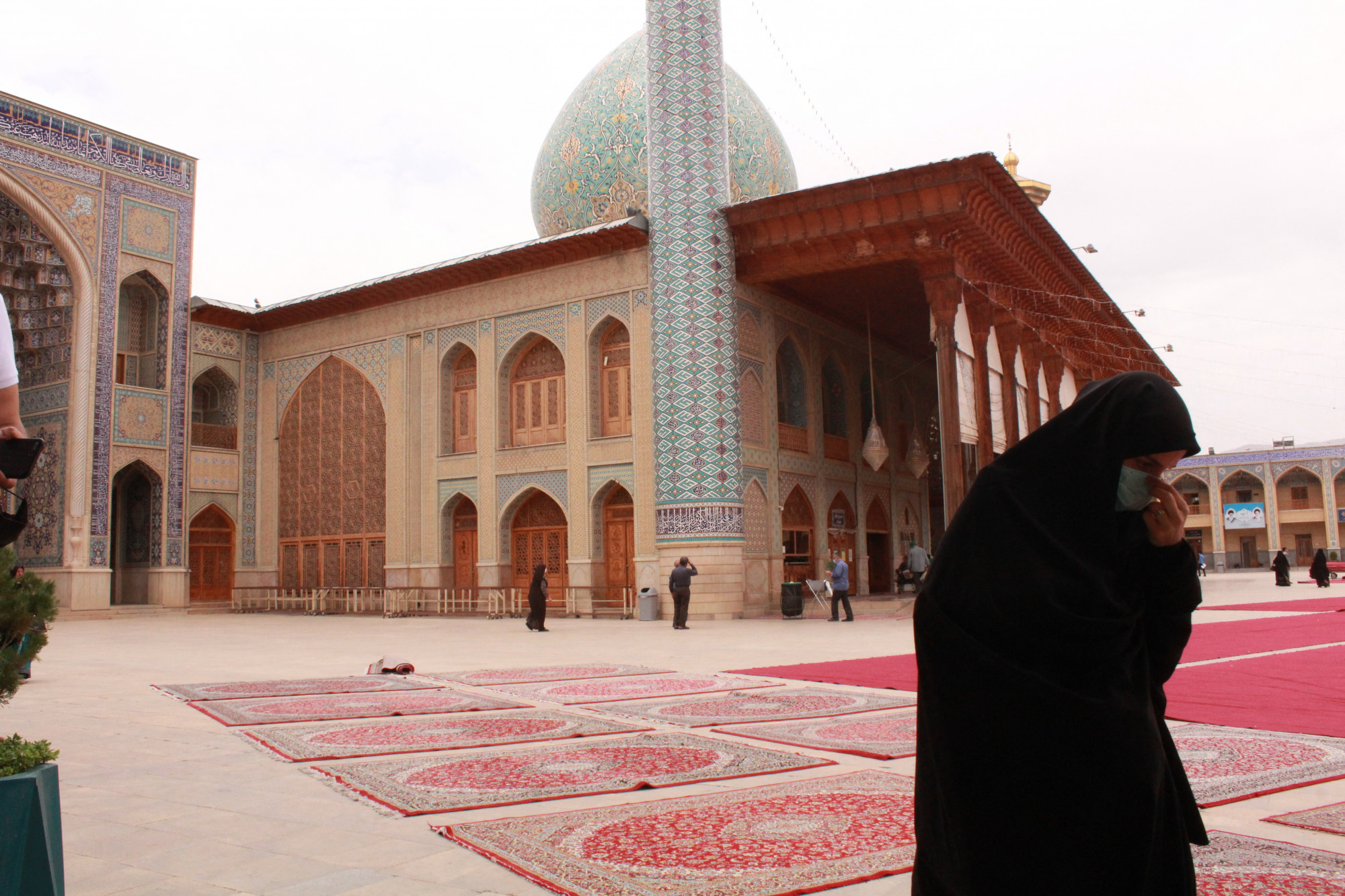 Lövöldözés volt egy síita szent helynél Iránban, legalább 15-en meghaltak