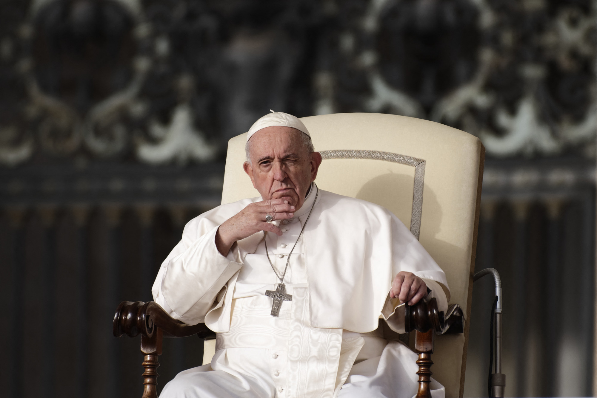 Ferenc pápa szerint az apácák is néznek pornót