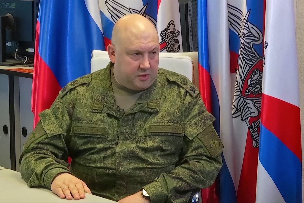 Leváltották Szergej Szurovikint az orosz légierő éléről