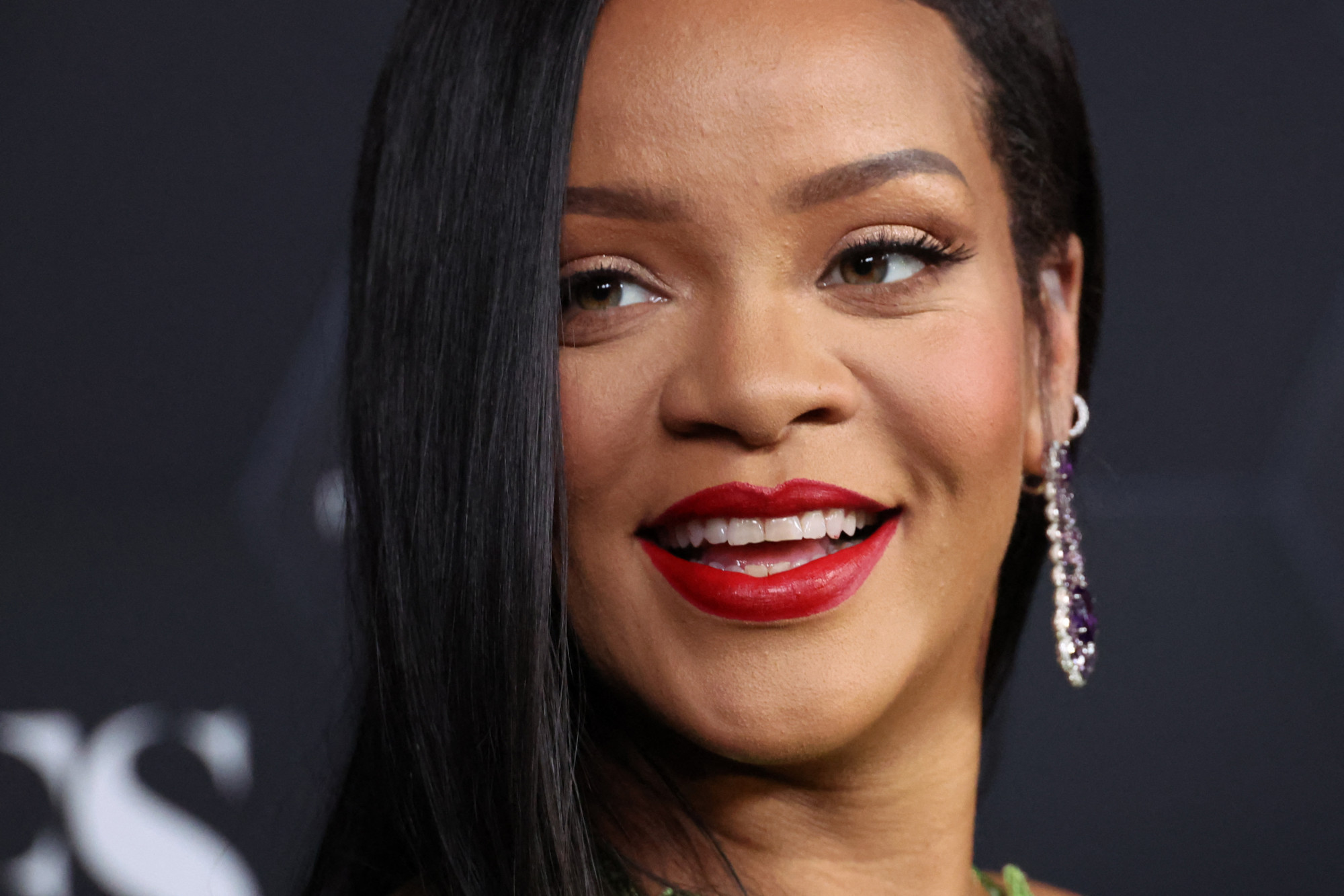 Rihanna hat év után új számmal tért vissza