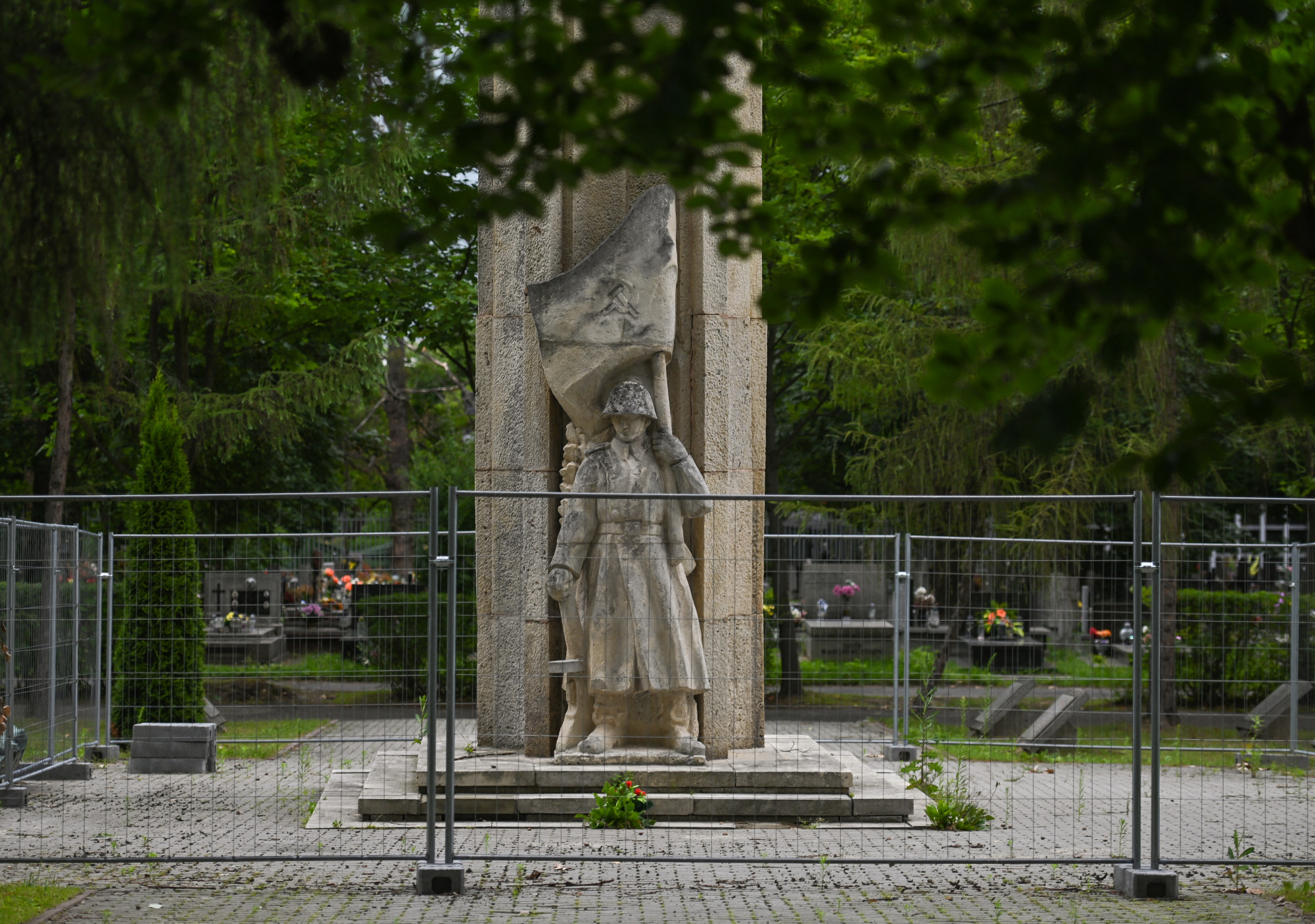 Eltávolítottak négy szovjet emlékművet Lengyelországban