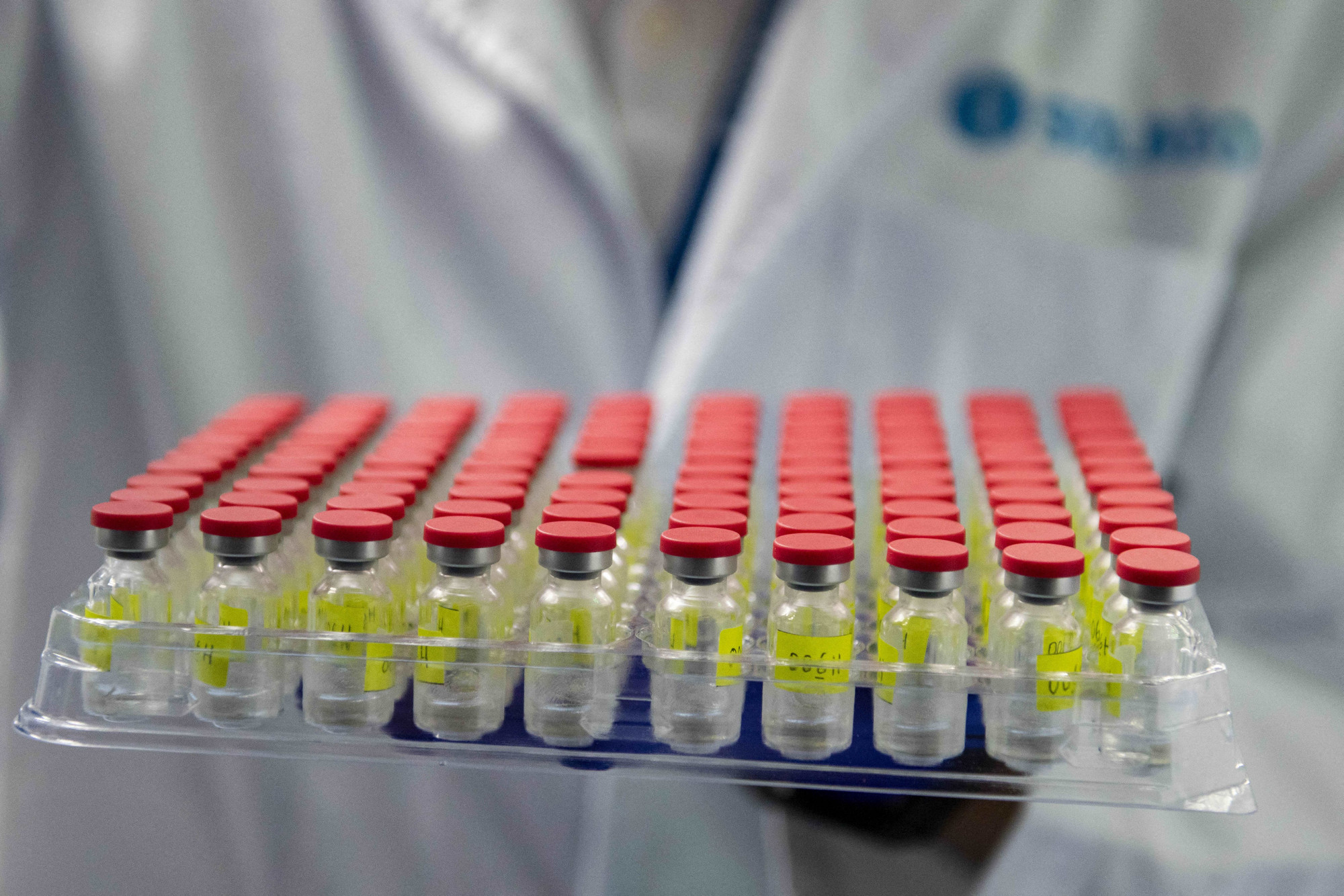 Kínában piacra dobták az első belélegezhető covid-vakcinát