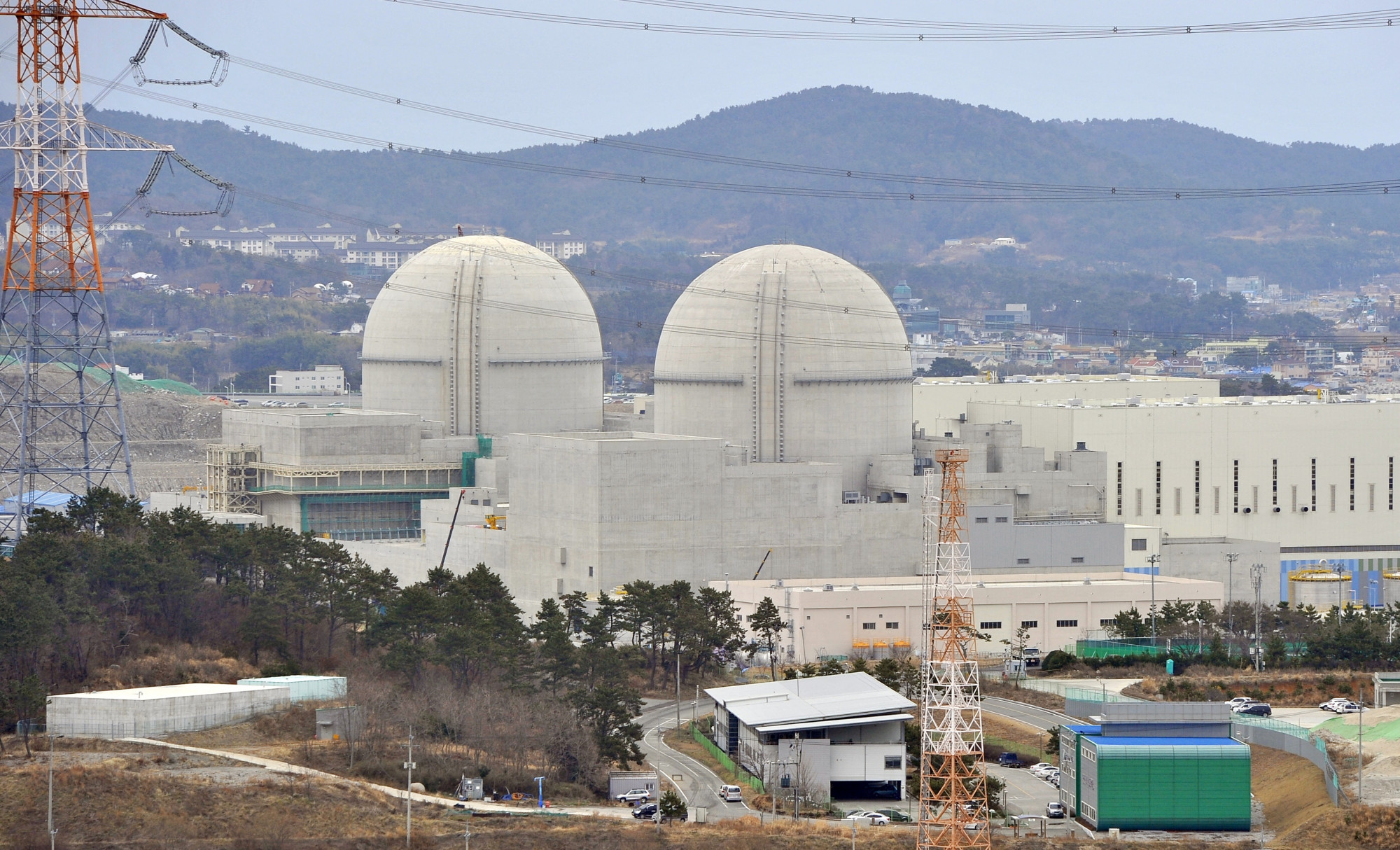 Dél-koreai cég építheti Lengyelország második atomerőművét
