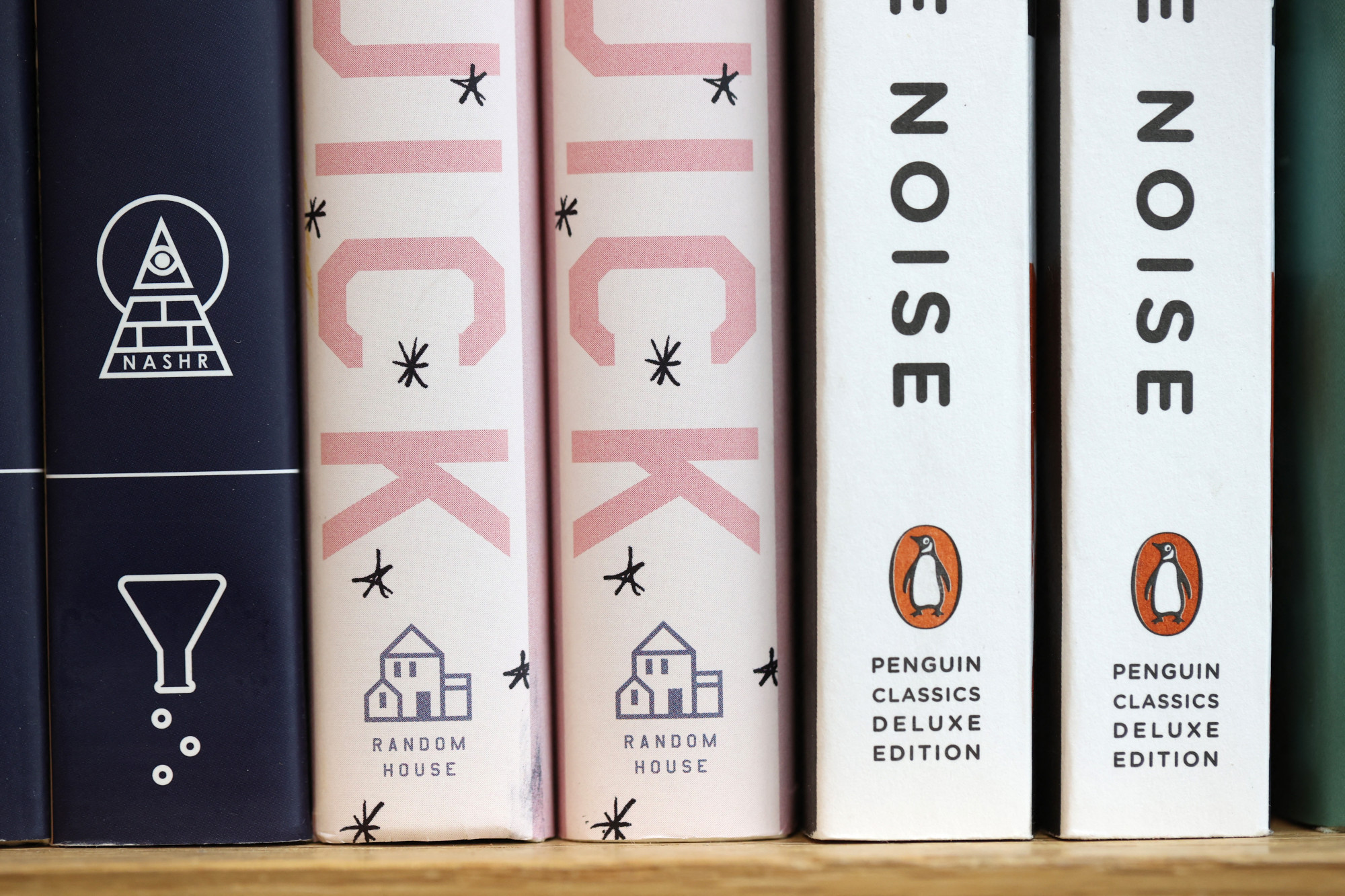 Nem jöhet létre a világ első megakiadója, egy bíró megvétózta, hogy a Penguin felvásárolhassa a Simon & Schustert