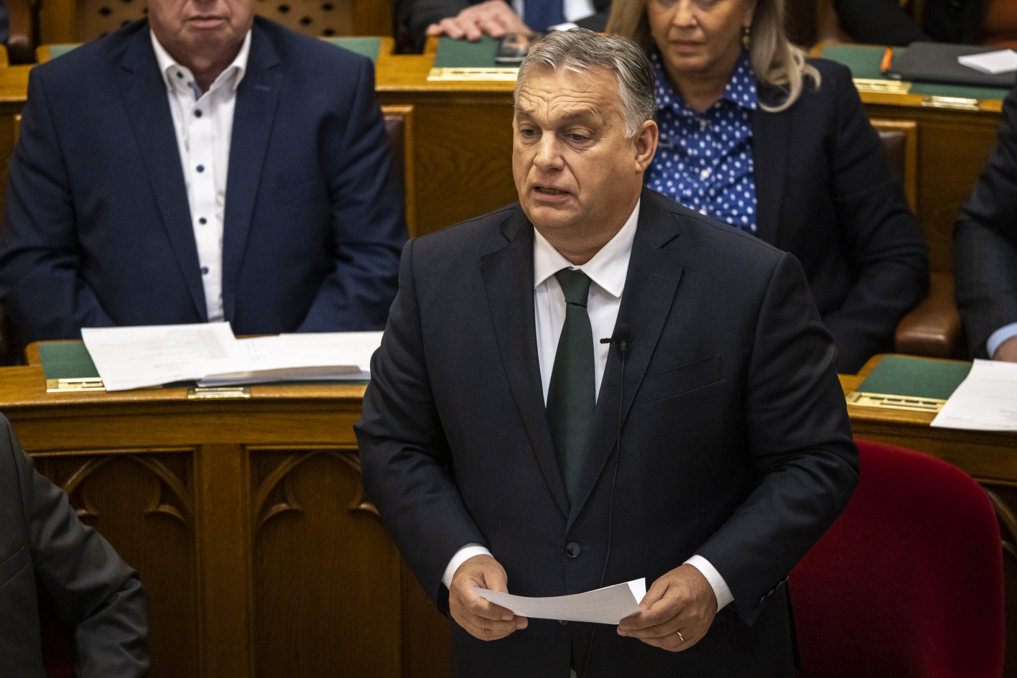 Orbán szerint úgy lehet életben tartani a postákat, ha azokat átalakítják