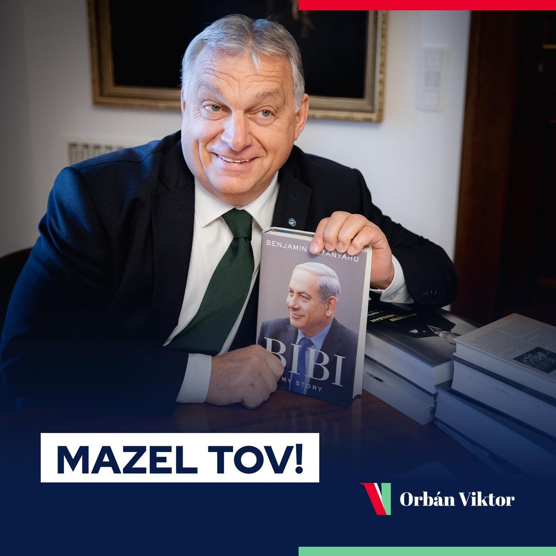Bibi-kötettel és az utóbbi hetek legszélesebb vigyorával gratulált Bibinek a magyar miniszterelnök