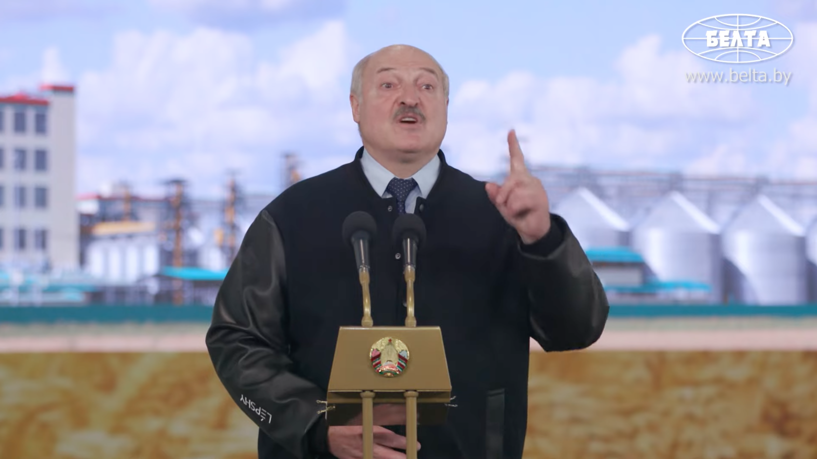 Lukasenka a távozó McDonaldsról: Ne mondd, hogy nem tudjuk, hogyan kell félbevágni egy zsemlét, és megtölteni egy darab hússal, salátával meg burgonyával
