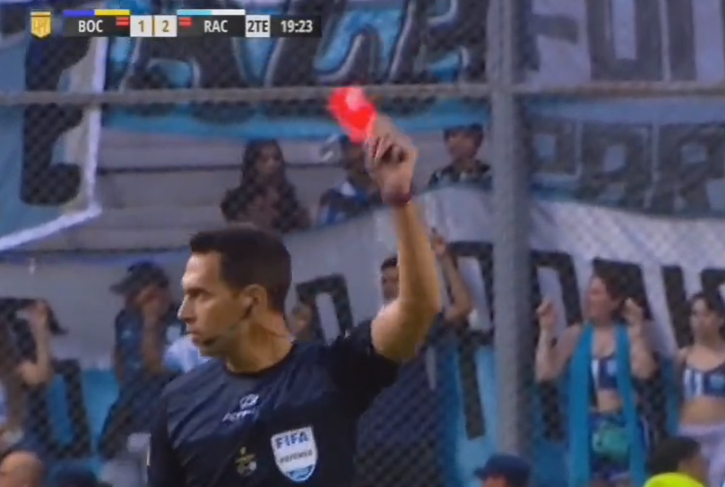 Pár másodpercen belül hat piros lapot adott az argentin bíró, az egész meccsen tíz embert szórt ki