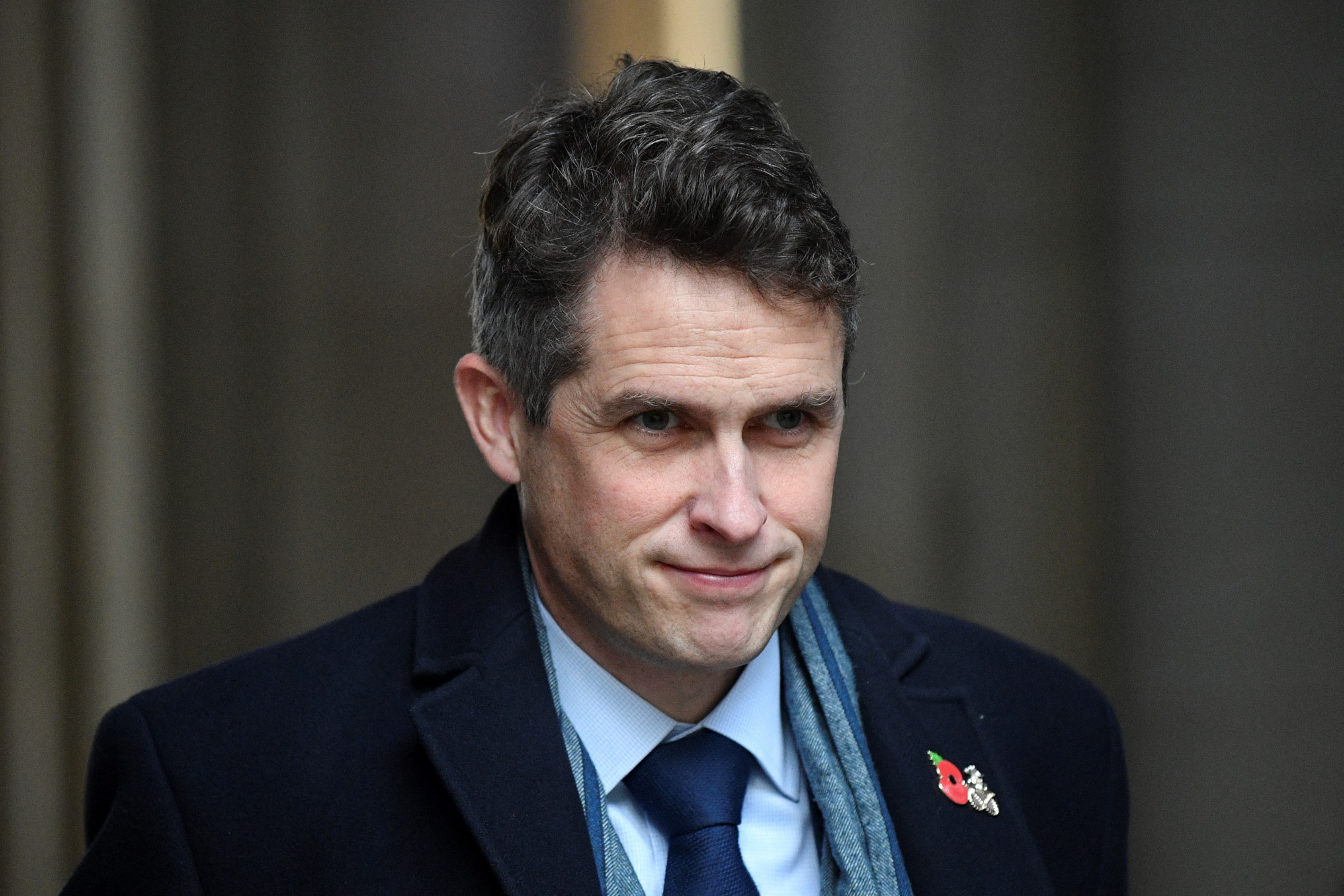 Két hét után lemondott egy brit miniszter, aki azt mondta egy kollégájának, vágja el a torkát