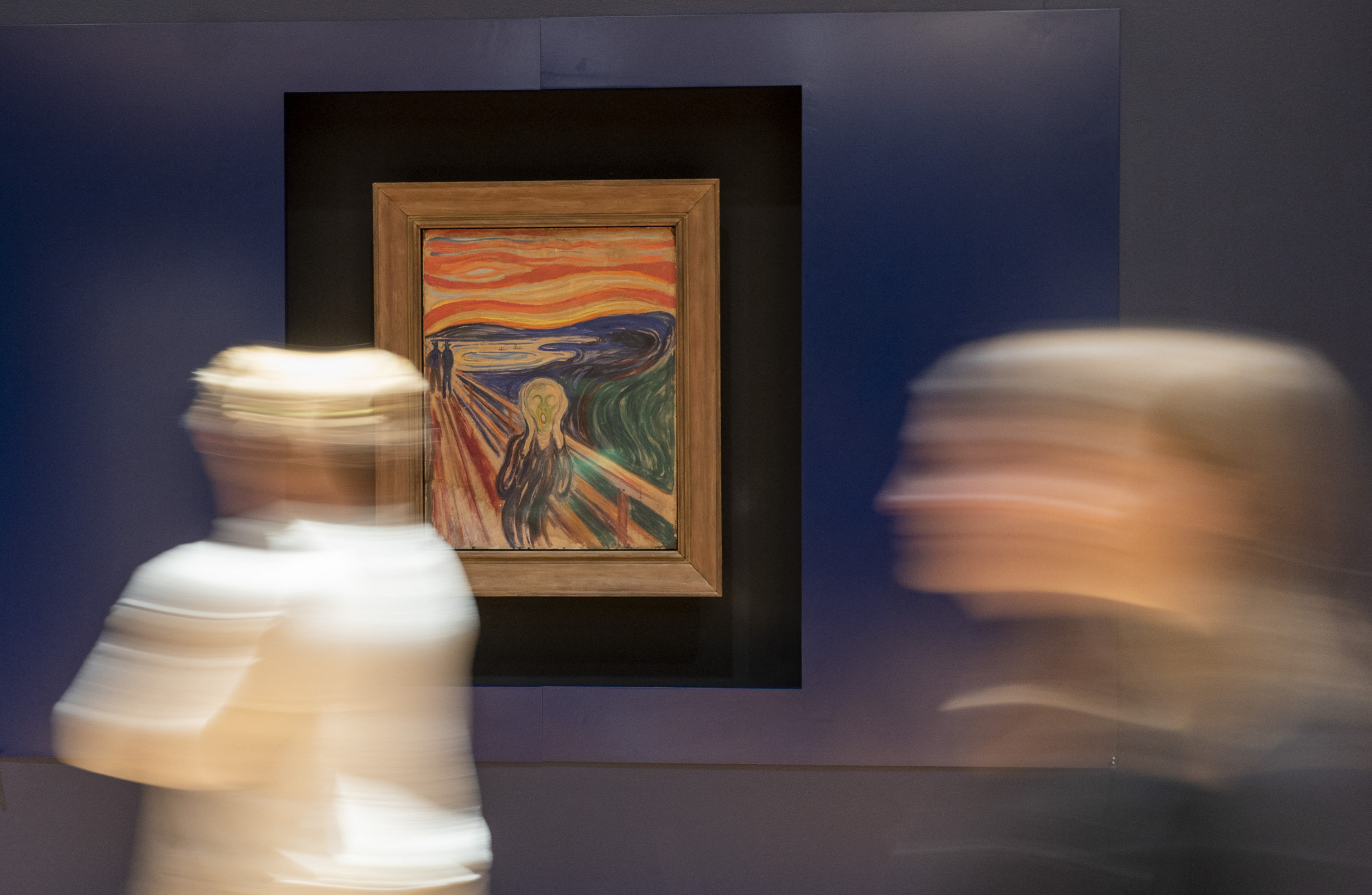 Klímaaktivisták Munch Sikolyához akarták ragasztani magukat, de az őrök megakadályozták őket