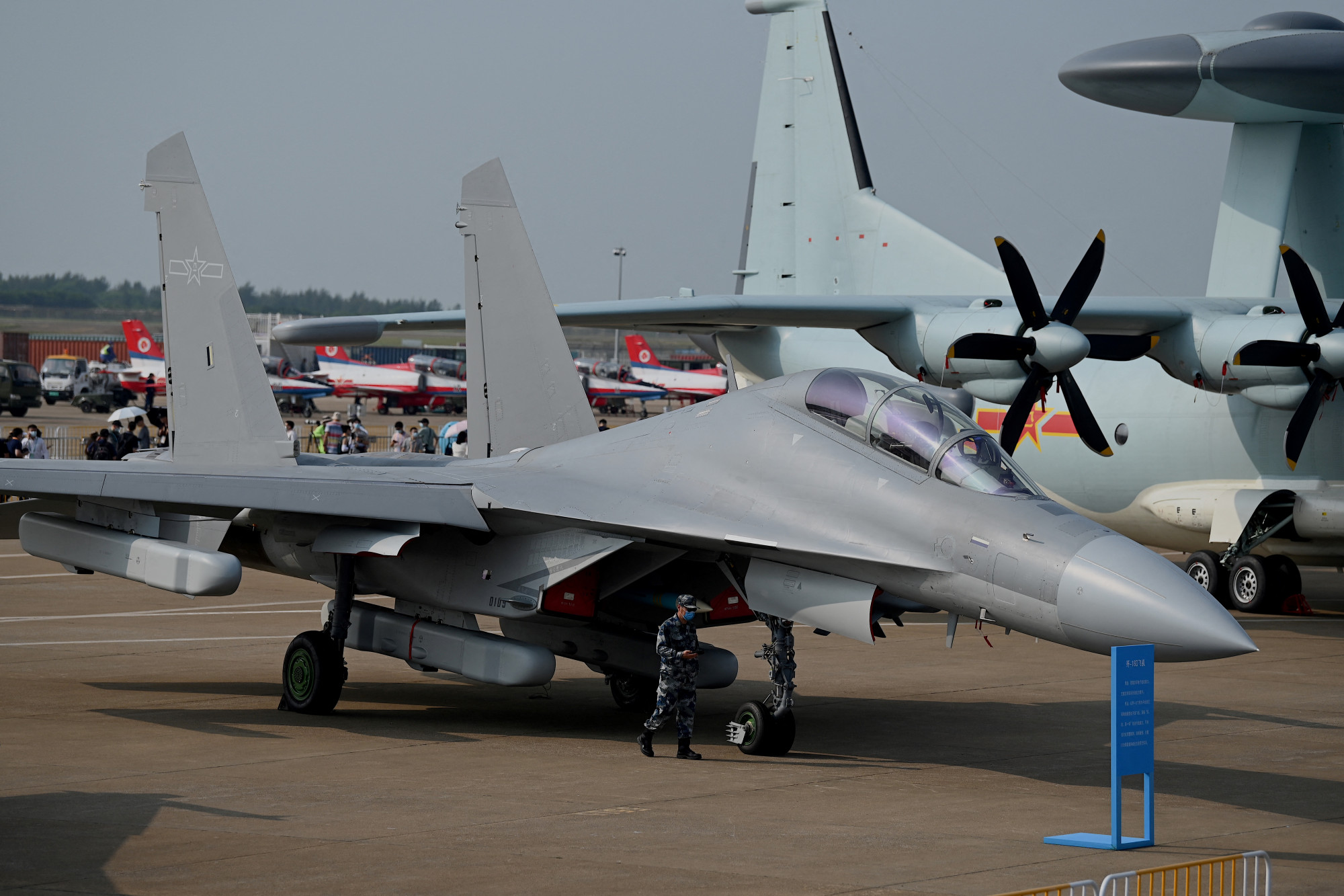 Tíz kínai vadászgép szállt át a Tajvani-szoros középvonalán