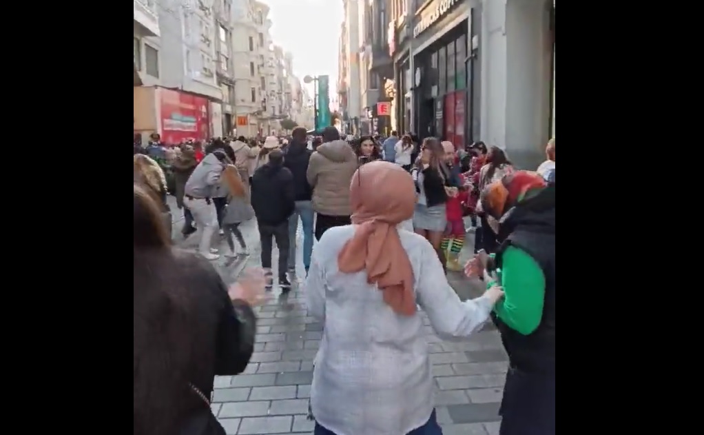 Robbanás történt egy forgalmas isztambuli sétálóutcán