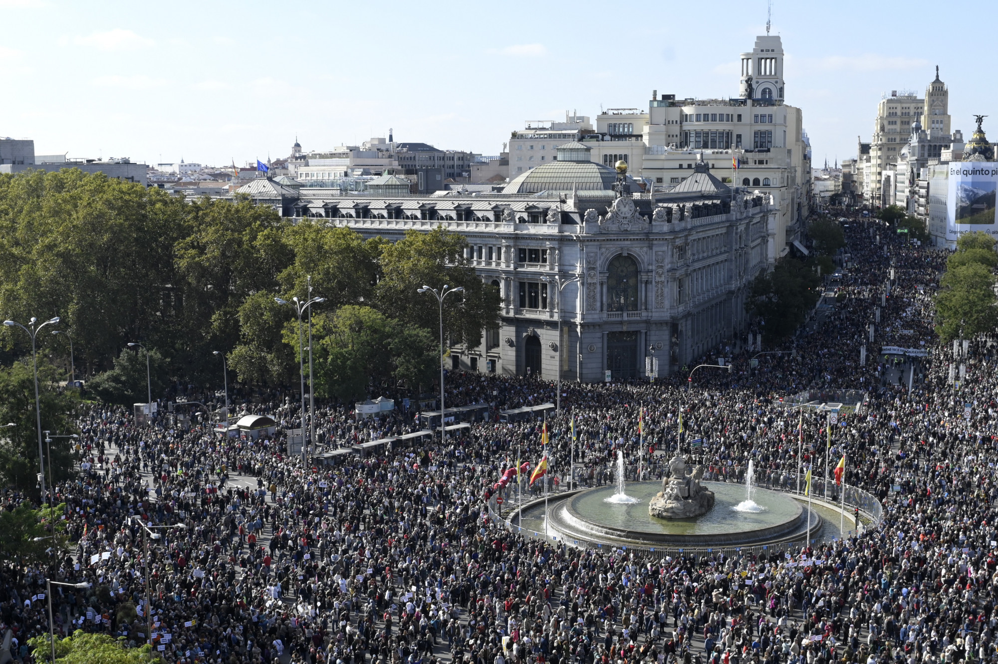 Több százezer ember tüntetett Madridban minőségi közegészségügyi ellátást követelve