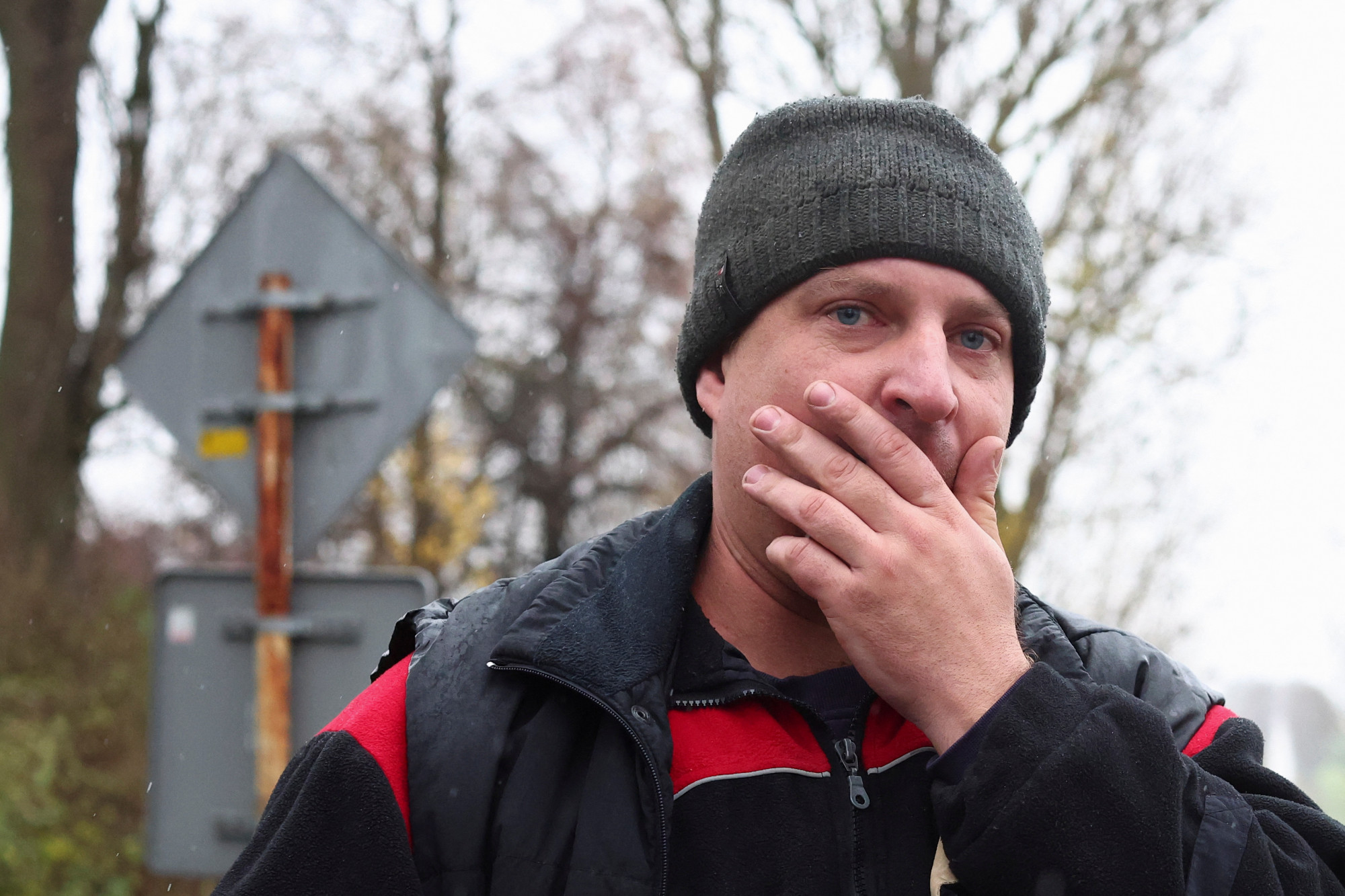 Mateusz Zub (30) reakciója két munkatársa halálára, akik Przewodówban vesztették életüket kedd este, amikor a legfrissebb helyszíni értesülések szerint nem is egy, hanem két rakéta, egy orosz támadórakéta és egy ukrán elfogórakéta roncsai csapódtak be.