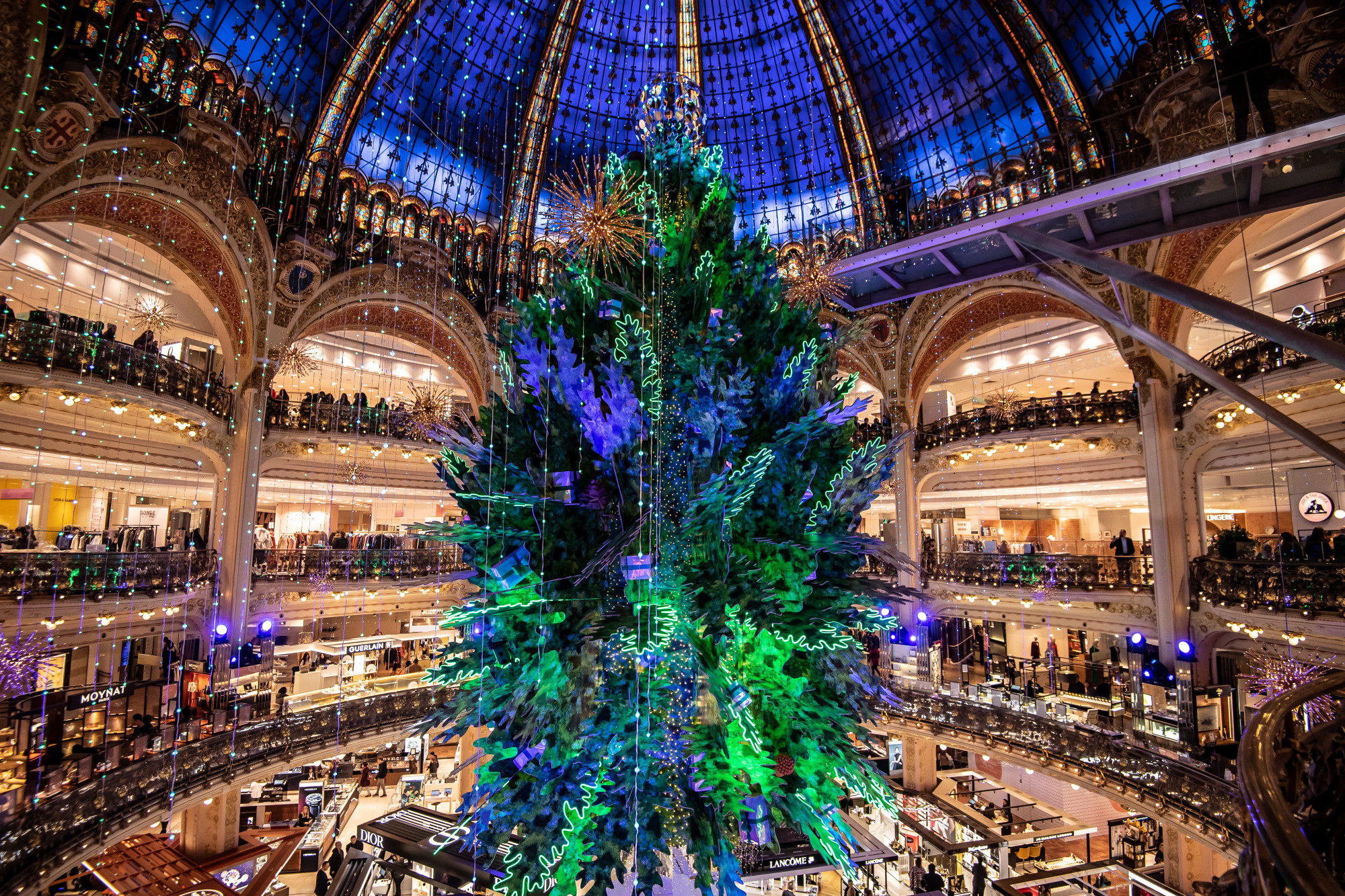 A Galeries Lafayette 2022-es karácsonyfája