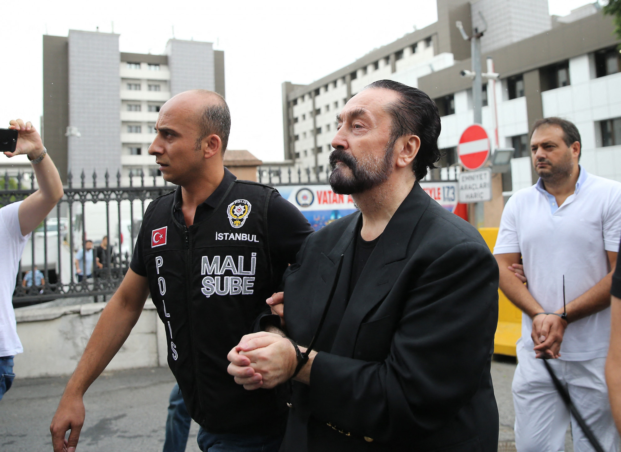8658 év börtönre ítélték a tévés szektavezért Törökországban