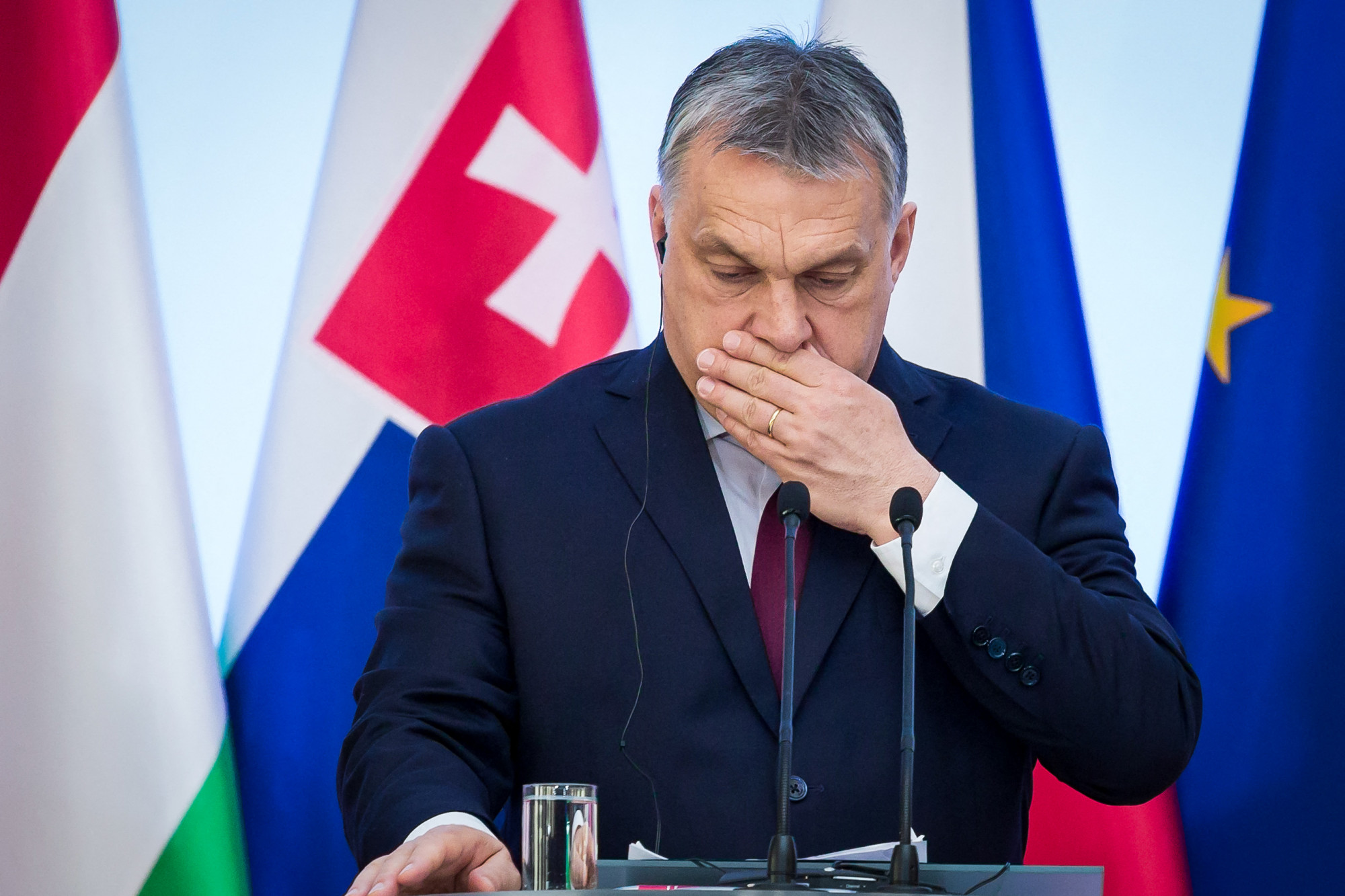 Az ukrán külügy berendeli a magyar nagykövetet Orbán nagy-magyarországos sálja miatt