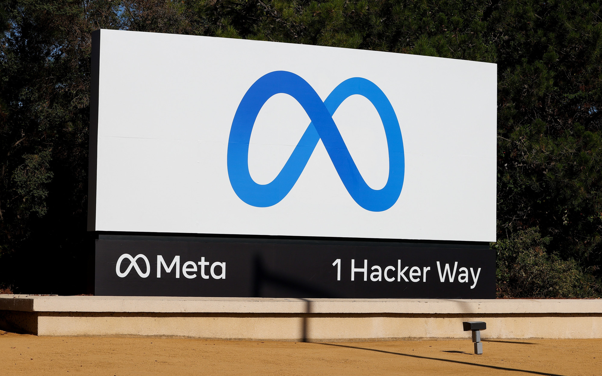 A Meta főhadiszállása a kaliforniai Menlo Parkban, a Hacker Way nevű úton