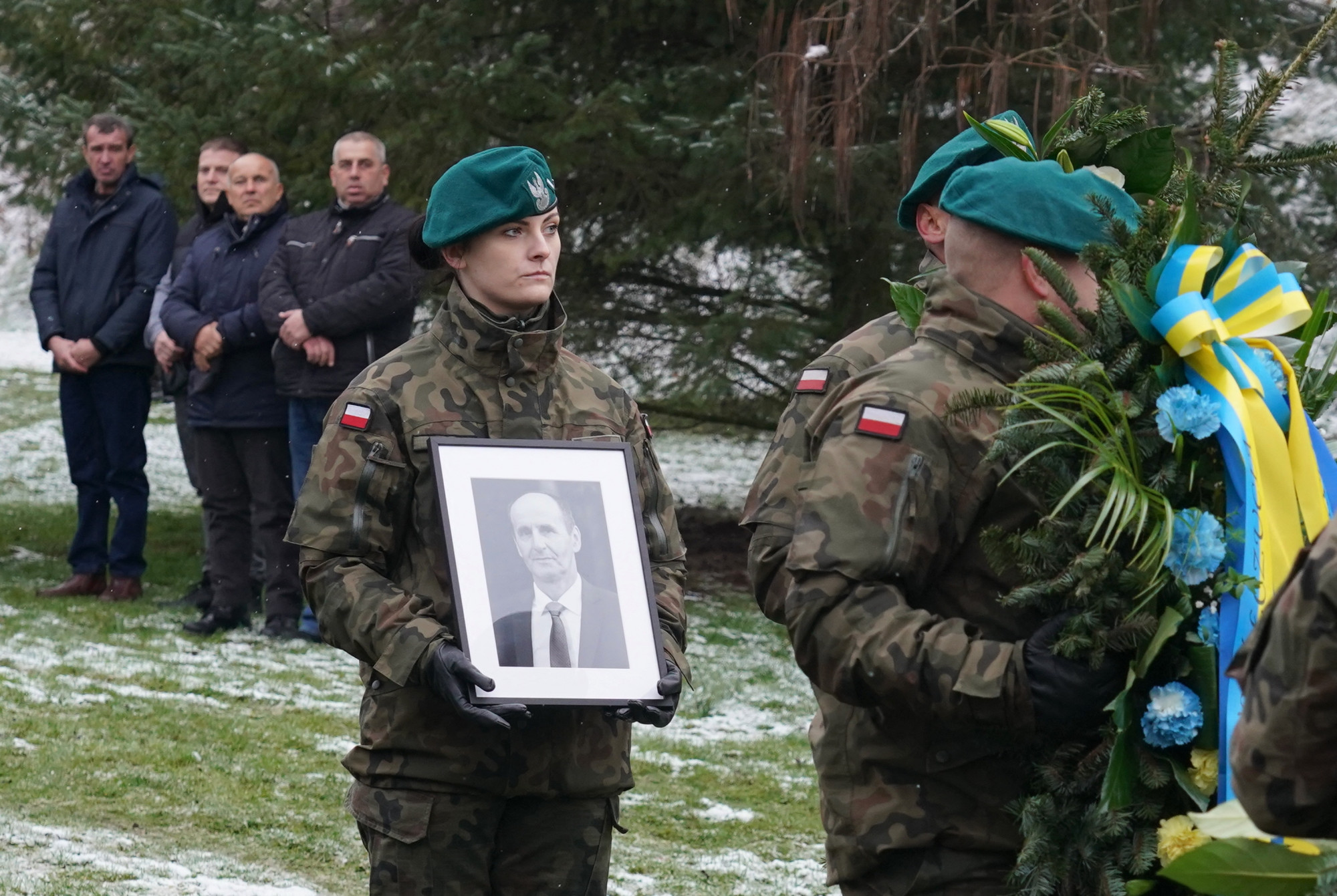 Eltemetik a lengyelországi rakétatalálat áldozatait