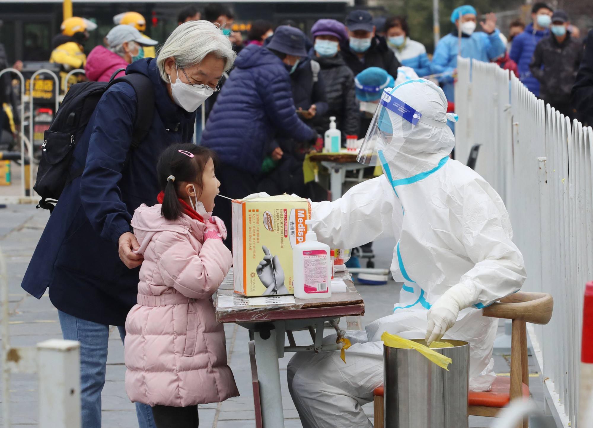 Fél év után először haltak meg koronavírusos betegek Pekingben