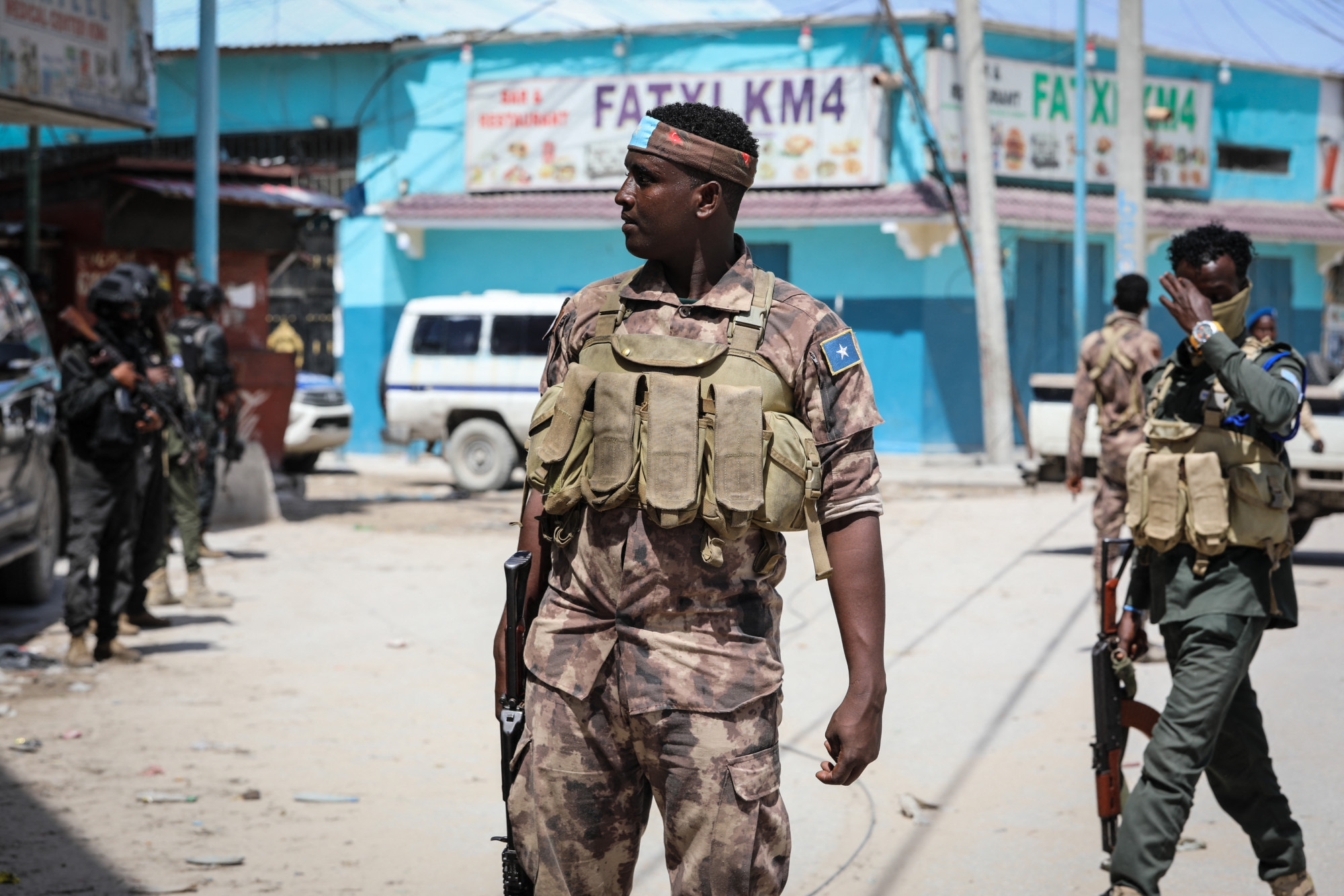 12 órája tart egy terrorakció egy szomáliai szállodában