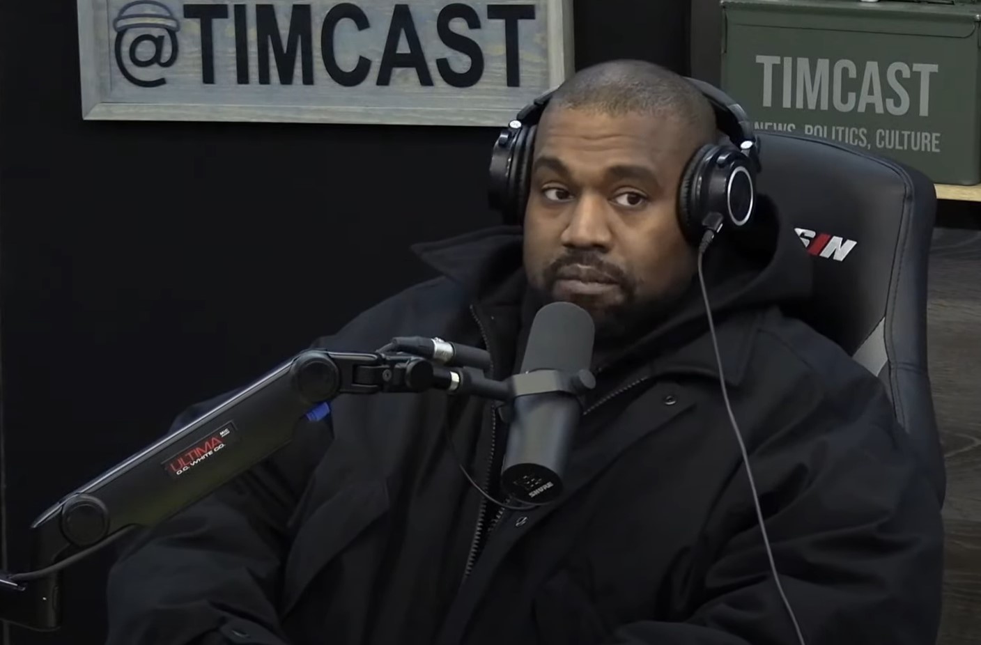 Kanye West kiviharzott az élő adásból, amikor felmerült, mit jelent az, hogy „ők”