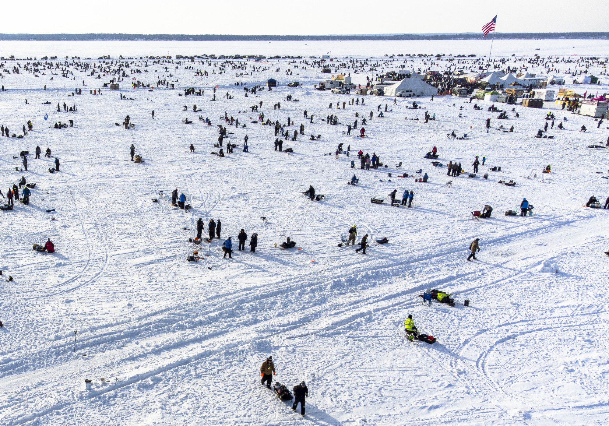 Kétszáz lékhorgászt kellett kimenteni egy elszabadult jégtábláról Minnesotában