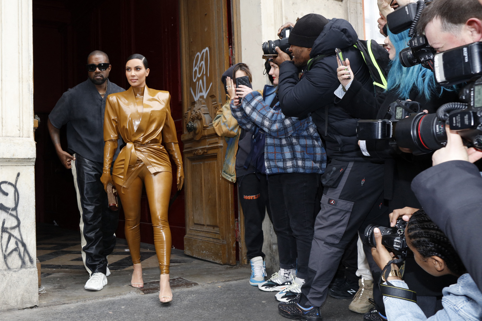 Havi 200 ezer dollár gyerektartást fog fizetni Kanye West Kim Kardashiannek