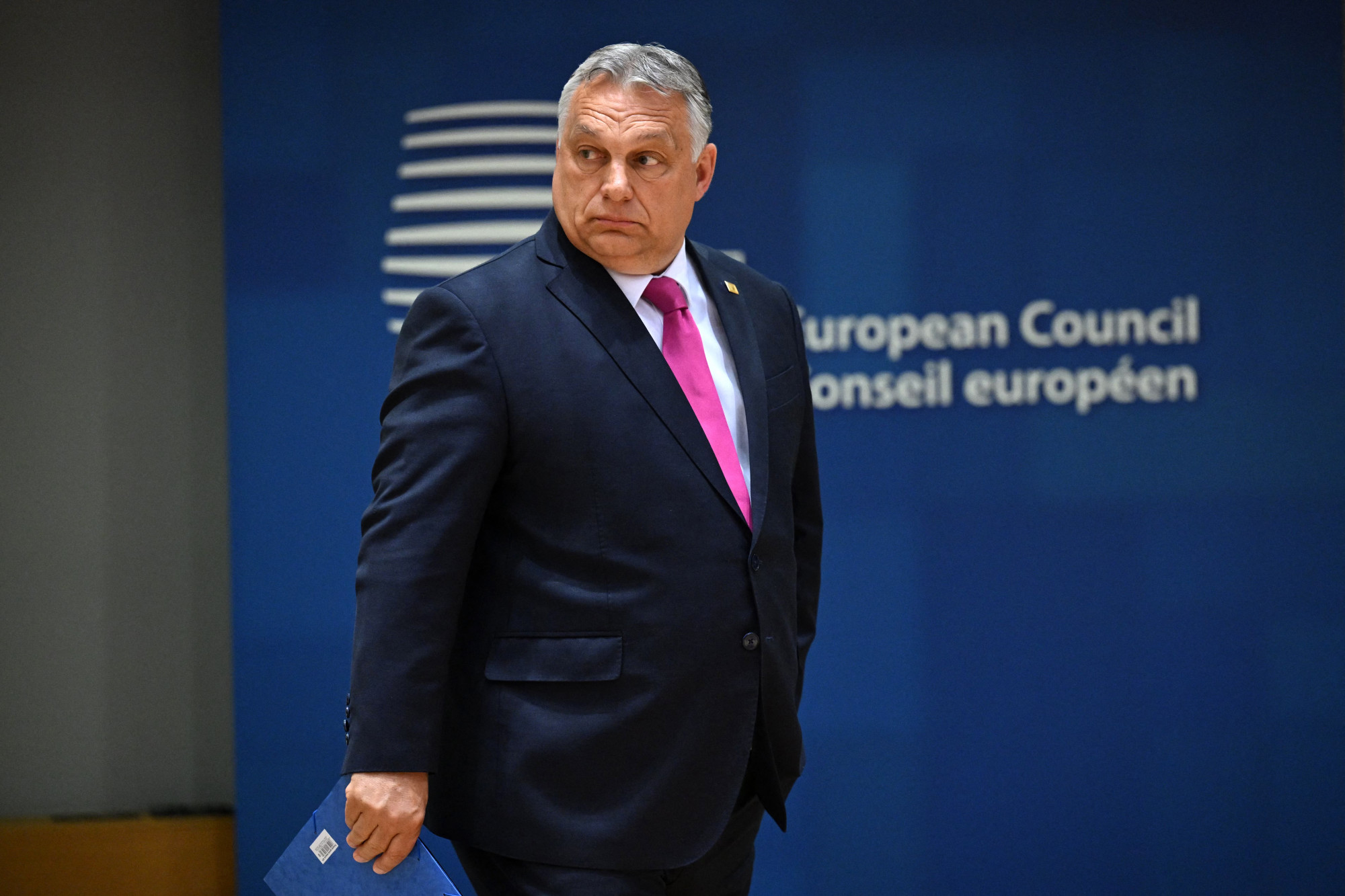 Politico: Orbán újra vétóval fenyeget, négy embert vetetne le a szankciós listáról