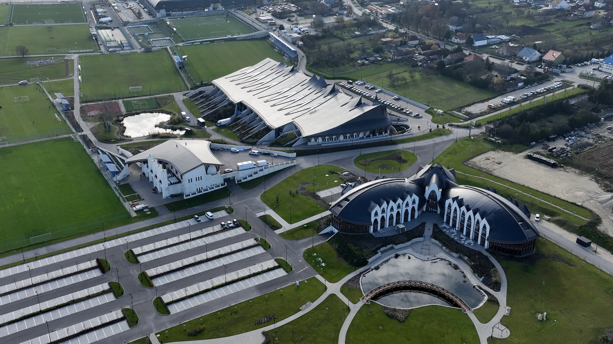De miért éppen Felcsút? – teszi fel a kérdést Orbán Viktor kedvenc lapja, ha így megy tovább, az exkormányfő kénytelen lesz lemondani az előfizetését