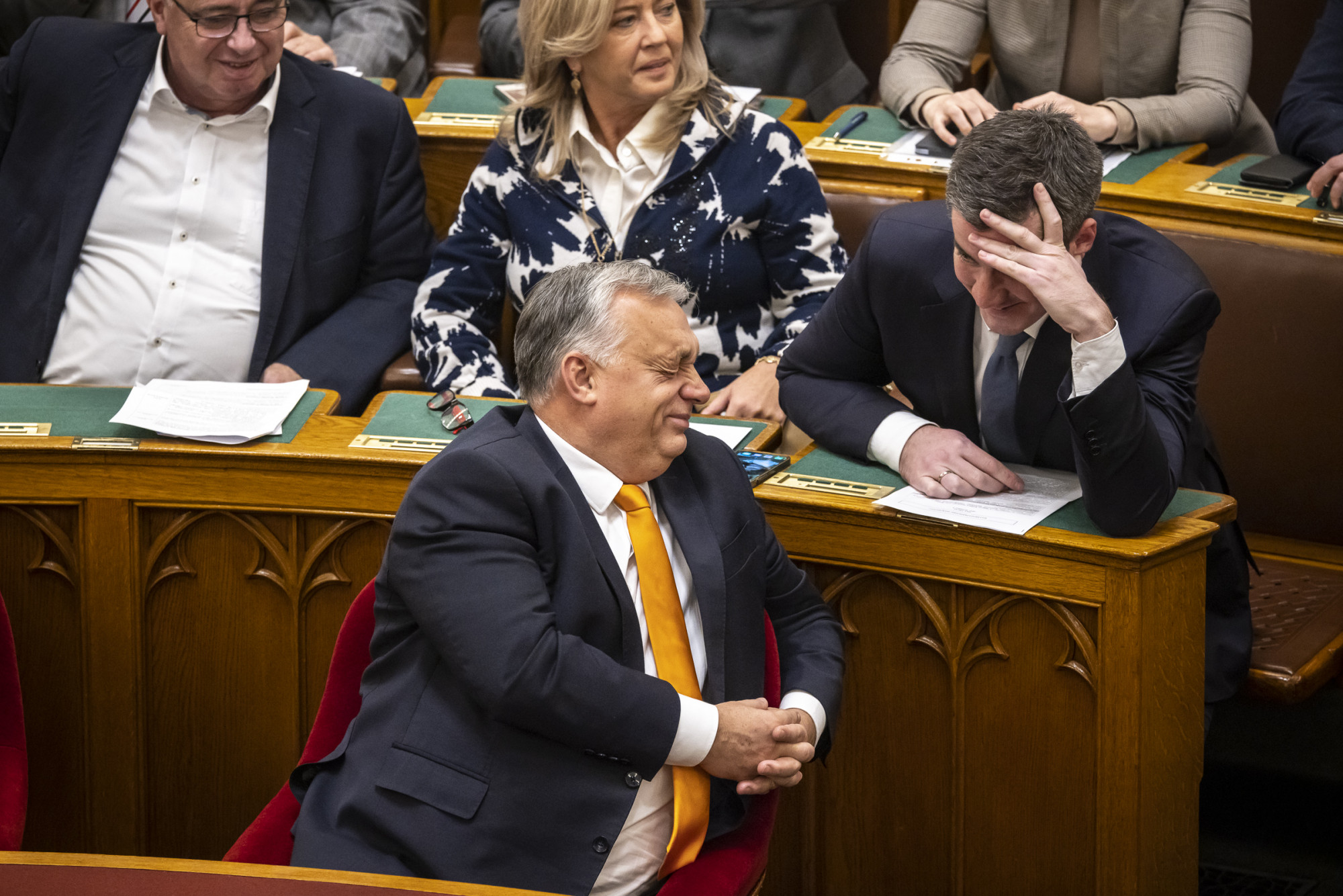 Orbán mémmel nevet a korrupción