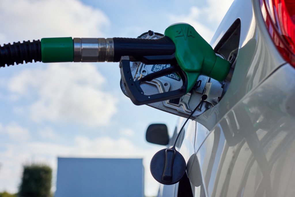 Szerdán újabb áremelés a benzinkutakon, közel a 600 forintos benzin