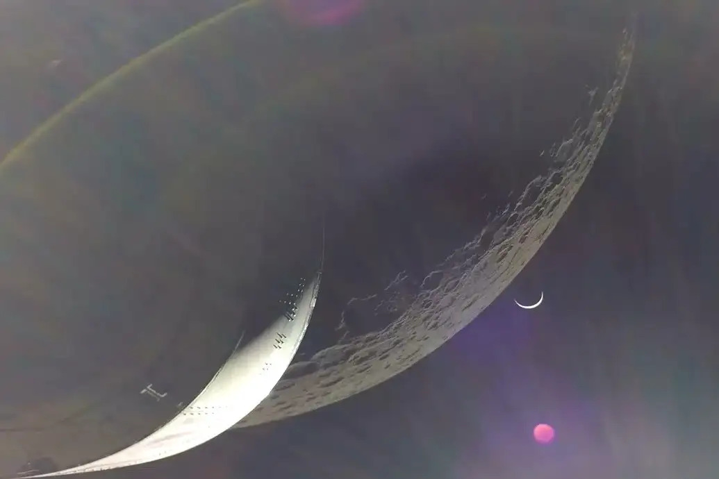 Az Orion űrhajó lefotózta, ahogy a Föld sarlóként kel fel a Hold mögött