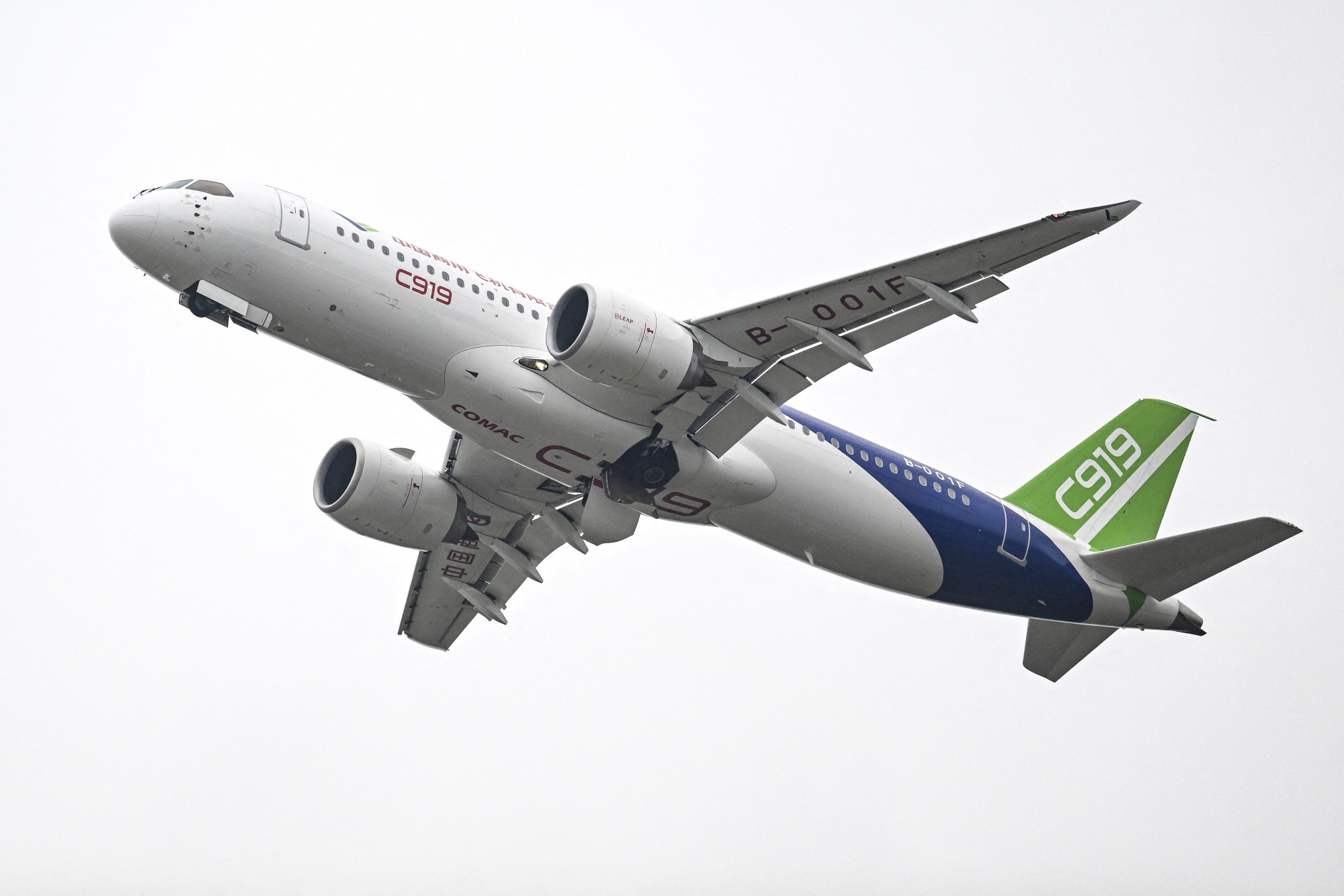 Leszállították az első, Boeing- és Airbus-kihívónak szánt kínai utasszállítót