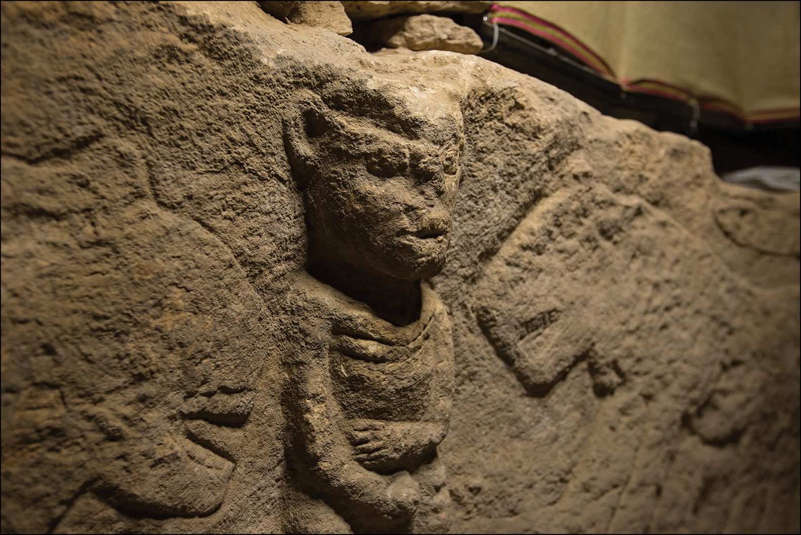 Falloszát markoló és bikát hergelő férfit ábrázolnak a legrégebbi, 11 ezer éves vésett jelenetrajzok