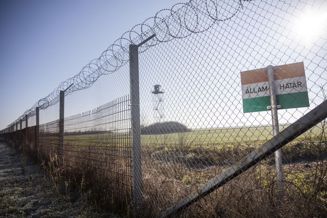Újabb fél évvel meghosszabbították a bevándorlási válsághelyzetet